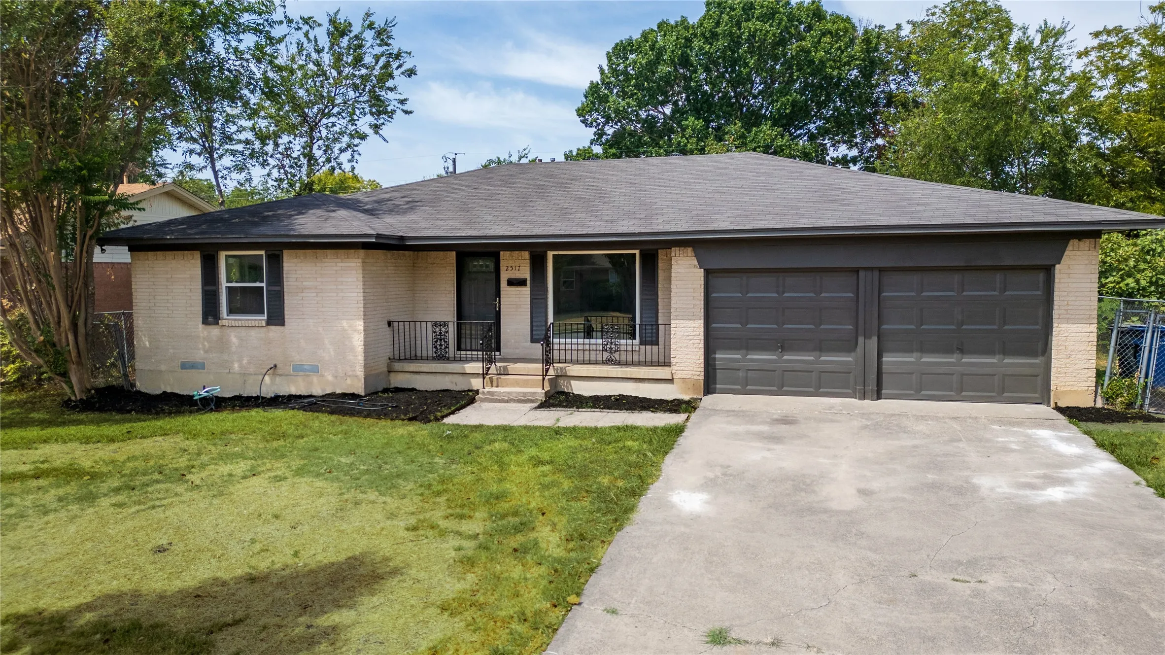 Single Family Residence For Sale in Dallas County , 2517 Livenshire Drive, Garland, Texas 75041, 3 Bedroom, 2 Bathroom, 2 Garage spaces, 1,425 Sqft, built in 1960, mls#21370305, Real Estate Agent in Garland, Homes For Sale in Dallas county, Homes For Sale in Garland, Realtor in Garland Texas, Real Estate Brokerage Independent Realty Texas, Luminita Cordes Realtor