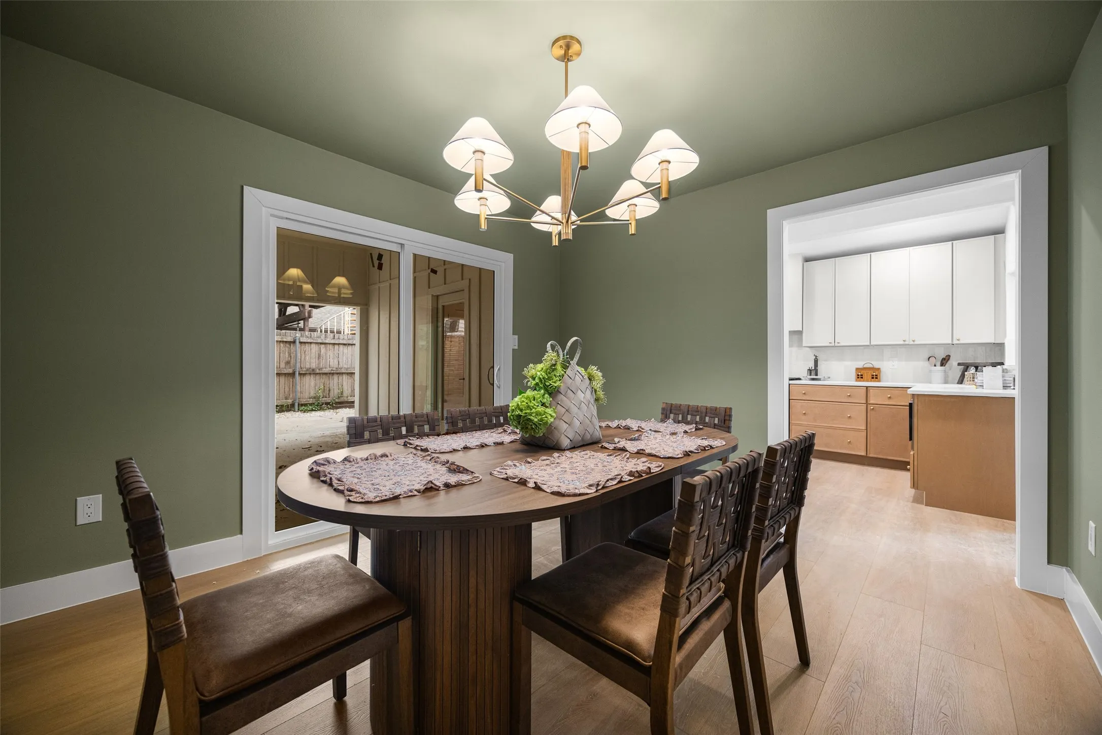 Single Family Residence For Sale in Collin County , 408 Forest Grove Drive, Richardson, Texas 75080, 4 Bedroom, 2 Bathroom, 2 Garage spaces, 2,041 Sqft, built in 1972, mls#21345493, Real Estate Agent in Richardson, Homes For Sale in Collin county, Homes For Sale in Richardson, Realtor in Richardson Texas, Real Estate Brokerage Independent Realty Texas, Luminita Cordes Realtor