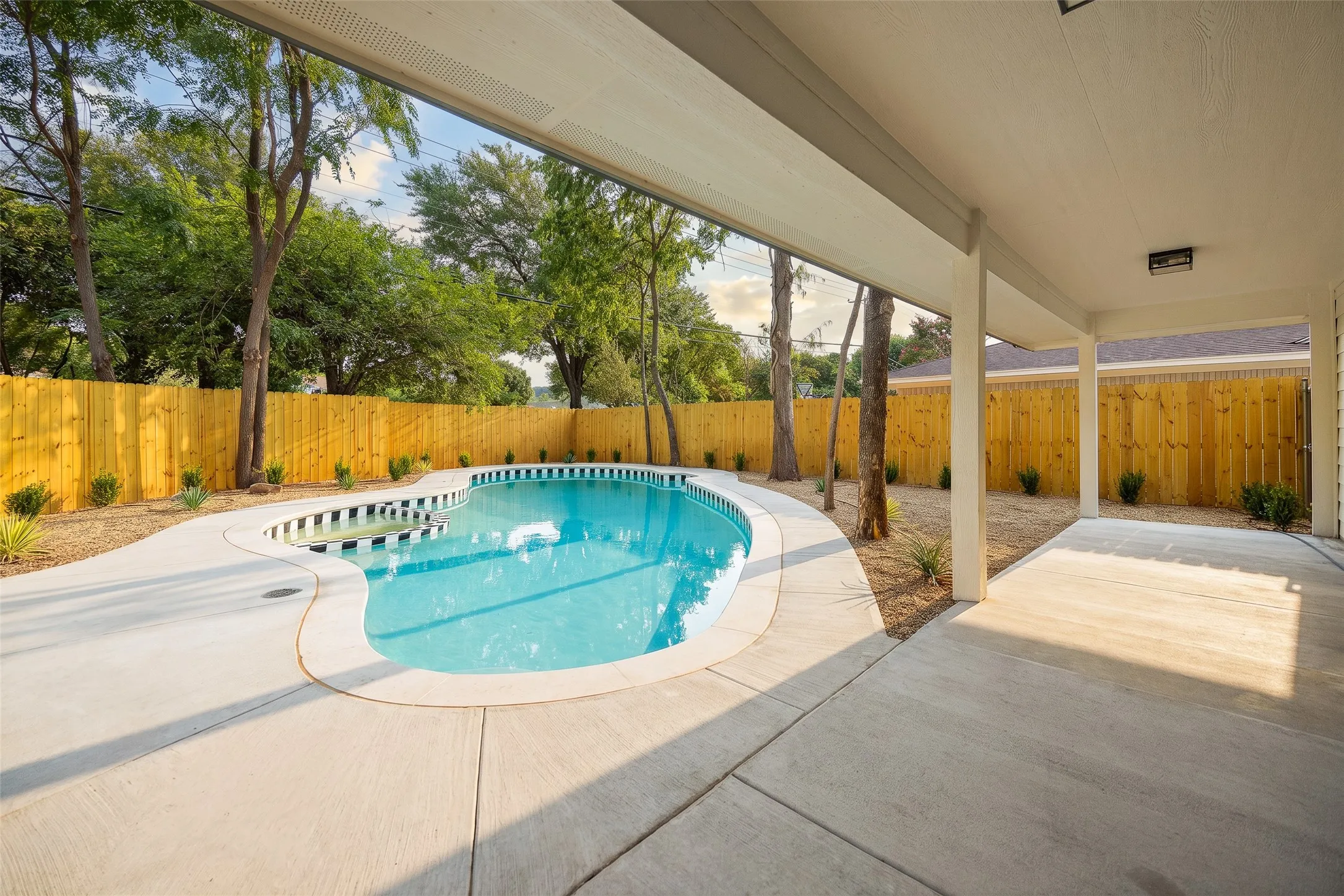 Single Family Residence For Sale in Collin County , 408 Forest Grove Drive, Richardson, Texas 75080, 4 Bedroom, 2 Bathroom, 2 Garage spaces, 2,041 Sqft, built in 1972, mls#21345493, Real Estate Agent in Richardson, Homes For Sale in Collin county, Homes For Sale in Richardson, Realtor in Richardson Texas, Real Estate Brokerage Independent Realty Texas, Luminita Cordes Realtor