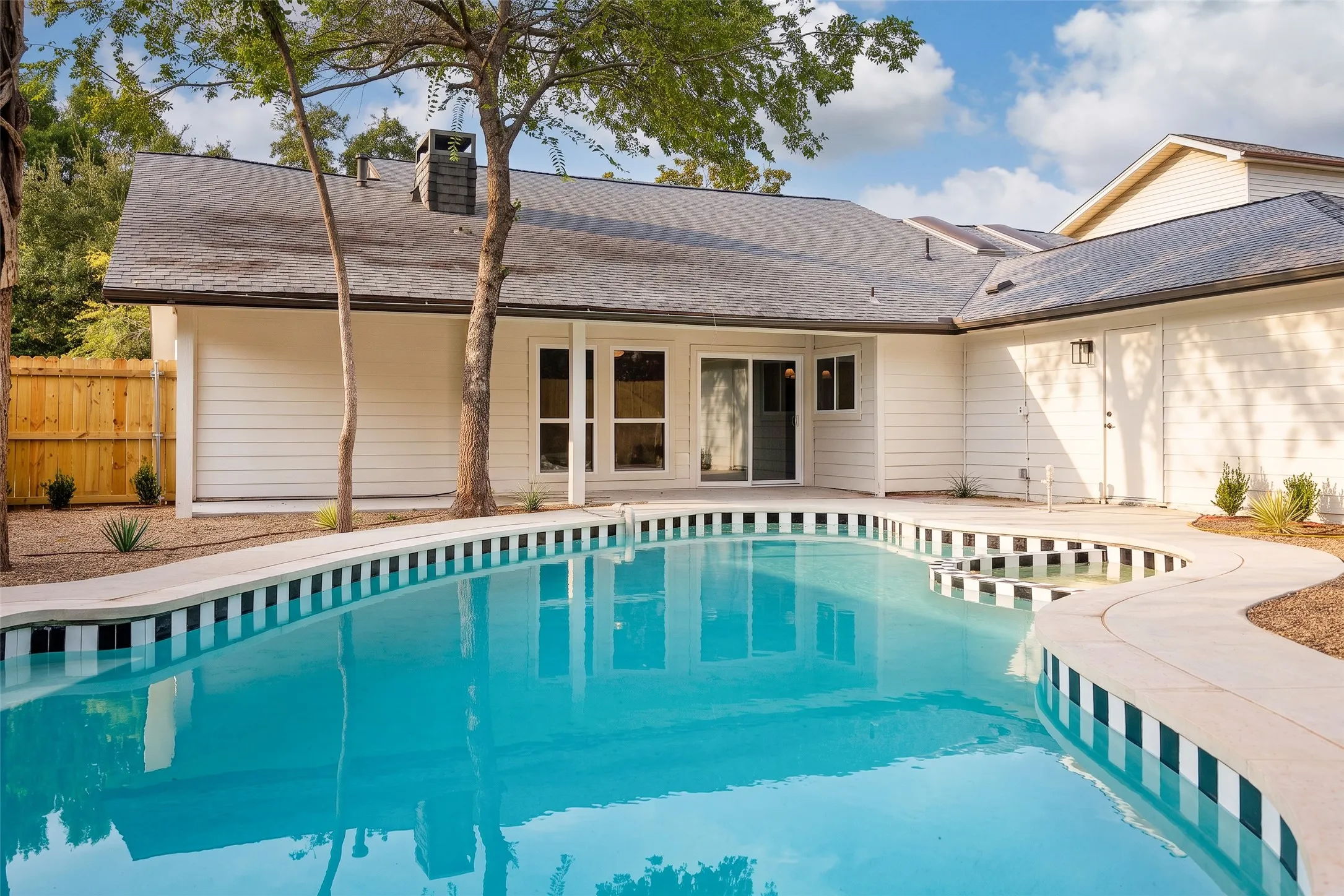 Single Family Residence For Sale in Collin County , 408 Forest Grove Drive, Richardson, Texas 75080, 4 Bedroom, 2 Bathroom, 2 Garage spaces, 2,041 Sqft, built in 1972, mls#21345493, Real Estate Agent in Richardson, Homes For Sale in Collin county, Homes For Sale in Richardson, Realtor in Richardson Texas, Real Estate Brokerage Independent Realty Texas, Luminita Cordes Realtor