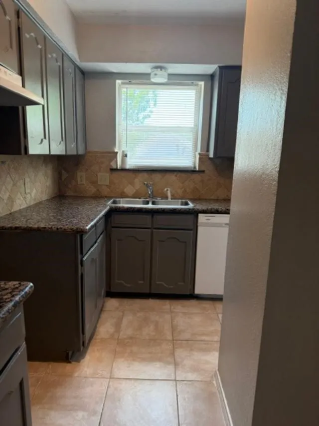 Apartment For Rent in Tarrant County , 7608 Chapin Road A, Fort Worth, Texas 76116, 2 Bedroom, 2 Bathroom, Garage spaces, 1,095 Sqft, built in 1984, mls#21371401, Real Estate Agent in Fort Worth, Homes For Rent in Tarrant county, Homes For Rent in Fort Worth, Realtor in Fort Worth Texas, Real Estate Brokerage Independent Realty Texas, Luminita Cordes Realtor