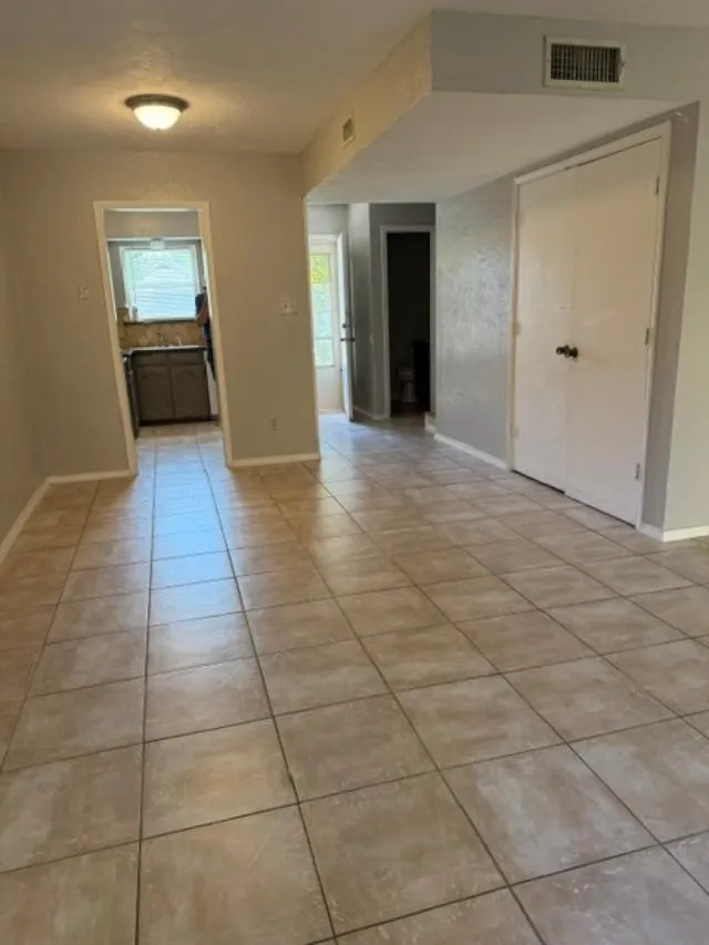 Apartment For Rent in Tarrant County , 7608 Chapin Road A, Fort Worth, Texas 76116, 2 Bedroom, 2 Bathroom, Garage spaces, 1,095 Sqft, built in 1984, mls#21371401, Real Estate Agent in Fort Worth, Homes For Rent in Tarrant county, Homes For Rent in Fort Worth, Realtor in Fort Worth Texas, Real Estate Brokerage Independent Realty Texas, Luminita Cordes Realtor
