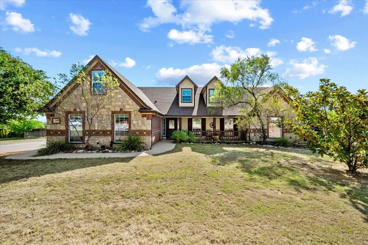 Single Family Residence For Sale in Parker County , 104 Caballos Lane, Springtown, Texas 76082, 4 Bedroom, 2 Bathroom, 2 Garage spaces, 2,580 Sqft, built in 2008, mls#21371360, Real Estate Agent in Springtown, Homes For Sale in Parker county, Homes For Sale in Springtown, Realtor in Springtown Texas, Real Estate Brokerage Independent Realty Texas, Luminita Cordes Realtor