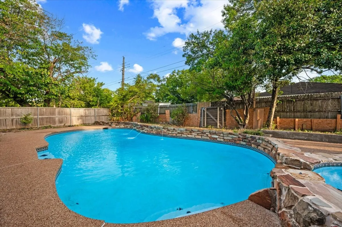 Single Family Residence For Sale in Dallas County , 622 Wilson Court, Duncanville, Texas 75137, 4 Bedroom, 2 Bathroom, 2 Garage spaces, 1,641 Sqft, built in 1976, mls#21371407, Real Estate Agent in Duncanville, Homes For Sale in Dallas county, Homes For Sale in Duncanville, Realtor in Duncanville Texas, Real Estate Brokerage Independent Realty Texas, Luminita Cordes Realtor