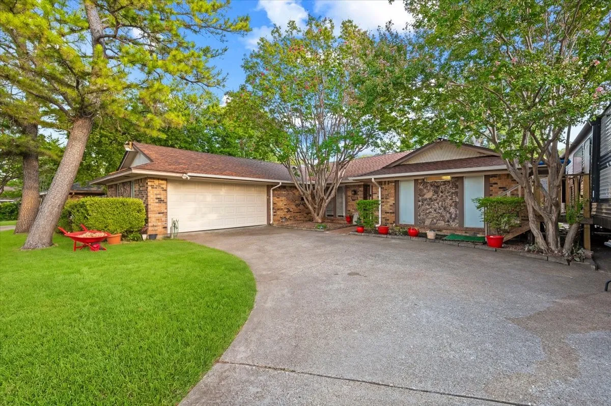 Single Family Residence For Sale in Dallas County , 622 Wilson Court, Duncanville, Texas 75137, 4 Bedroom, 2 Bathroom, 2 Garage spaces, 1,641 Sqft, built in 1976, mls#21371407, Real Estate Agent in Duncanville, Homes For Sale in Dallas county, Homes For Sale in Duncanville, Realtor in Duncanville Texas, Real Estate Brokerage Independent Realty Texas, Luminita Cordes Realtor