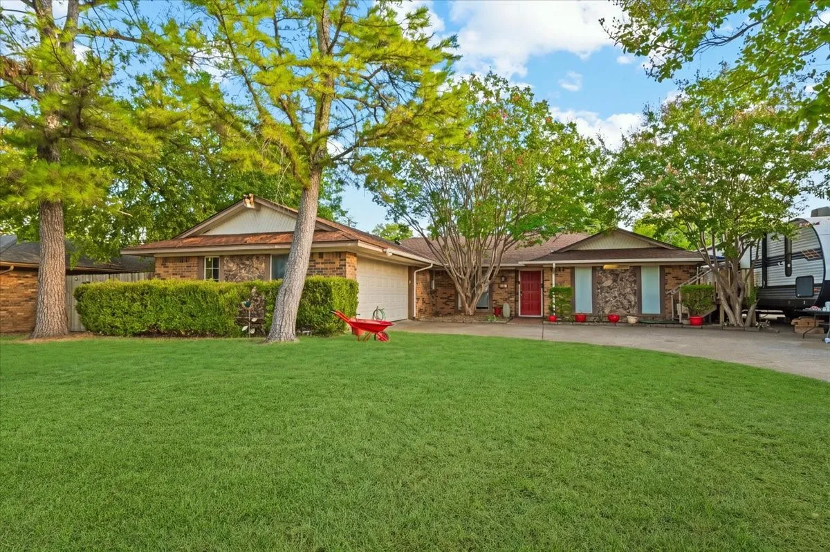 Single Family Residence For Sale in Dallas County , 622 Wilson Court, Duncanville, Texas 75137, 4 Bedroom, 2 Bathroom, 2 Garage spaces, 1,641 Sqft, built in 1976, mls#21371407, Real Estate Agent in Duncanville, Homes For Sale in Dallas county, Homes For Sale in Duncanville, Realtor in Duncanville Texas, Real Estate Brokerage Independent Realty Texas, Luminita Cordes Realtor