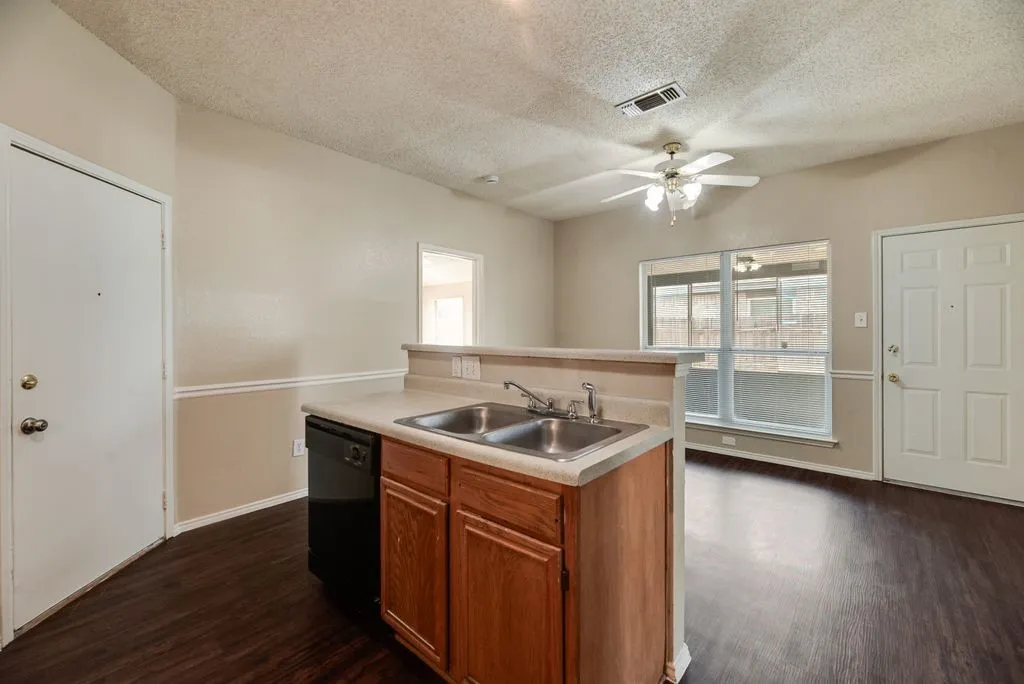 Single Family Residence For Rent in Dallas County , 2729 Bent Brook Drive, Mesquite, Texas 75181, 4 Bedroom, 2 Bathroom, 2 Garage spaces, 1,726 Sqft, built in 1995, mls#21371409, Real Estate Agent in Mesquite, Homes For Rent in Dallas county, Homes For Rent in Mesquite, Realtor in Mesquite Texas, Real Estate Brokerage Independent Realty Texas, Luminita Cordes Realtor