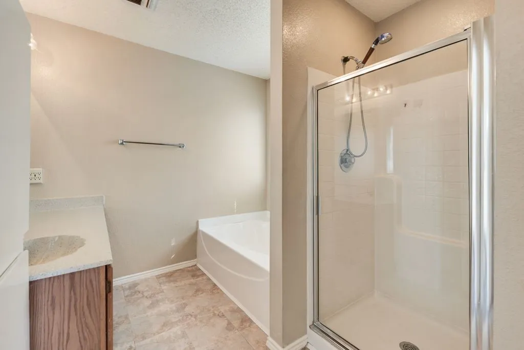 Single Family Residence For Rent in Dallas County , 2729 Bent Brook Drive, Mesquite, Texas 75181, 4 Bedroom, 2 Bathroom, 2 Garage spaces, 1,726 Sqft, built in 1995, mls#21371409, Real Estate Agent in Mesquite, Homes For Rent in Dallas county, Homes For Rent in Mesquite, Realtor in Mesquite Texas, Real Estate Brokerage Independent Realty Texas, Luminita Cordes Realtor