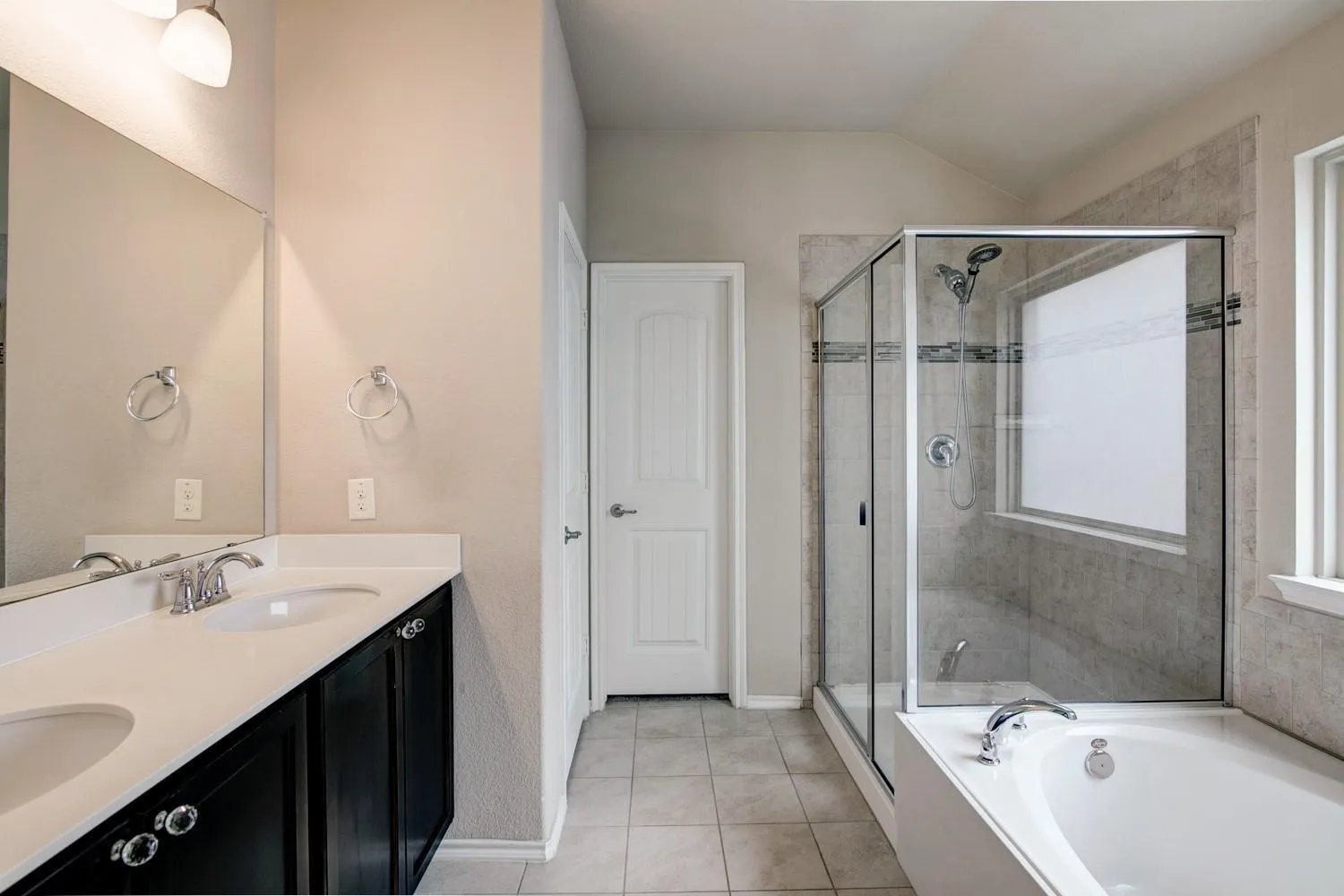 Single Family Residence For Rent in Collin County , 1311 Coleman Drive, Melissa, Texas 75454, 3 Bedroom, 2 Bathroom, 2 Garage spaces, 1,769 Sqft, built in 2015, mls#21371410, Real Estate Agent in Melissa, Homes For Rent in Collin county, Homes For Rent in Melissa, Realtor in Melissa Texas, Real Estate Brokerage Independent Realty Texas, Luminita Cordes Realtor