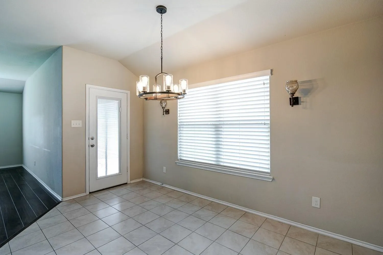Single Family Residence For Rent in Collin County , 1311 Coleman Drive, Melissa, Texas 75454, 3 Bedroom, 2 Bathroom, 2 Garage spaces, 1,769 Sqft, built in 2015, mls#21371410, Real Estate Agent in Melissa, Homes For Rent in Collin county, Homes For Rent in Melissa, Realtor in Melissa Texas, Real Estate Brokerage Independent Realty Texas, Luminita Cordes Realtor