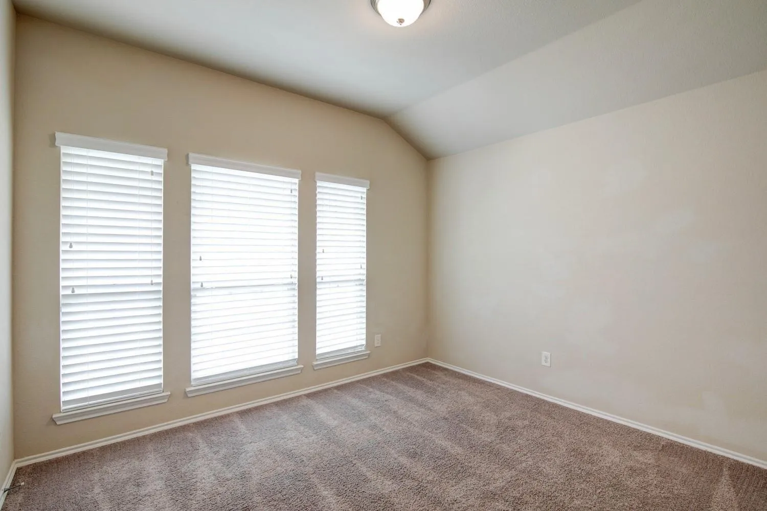 Single Family Residence For Rent in Collin County , 1311 Coleman Drive, Melissa, Texas 75454, 3 Bedroom, 2 Bathroom, 2 Garage spaces, 1,769 Sqft, built in 2015, mls#21371410, Real Estate Agent in Melissa, Homes For Rent in Collin county, Homes For Rent in Melissa, Realtor in Melissa Texas, Real Estate Brokerage Independent Realty Texas, Luminita Cordes Realtor