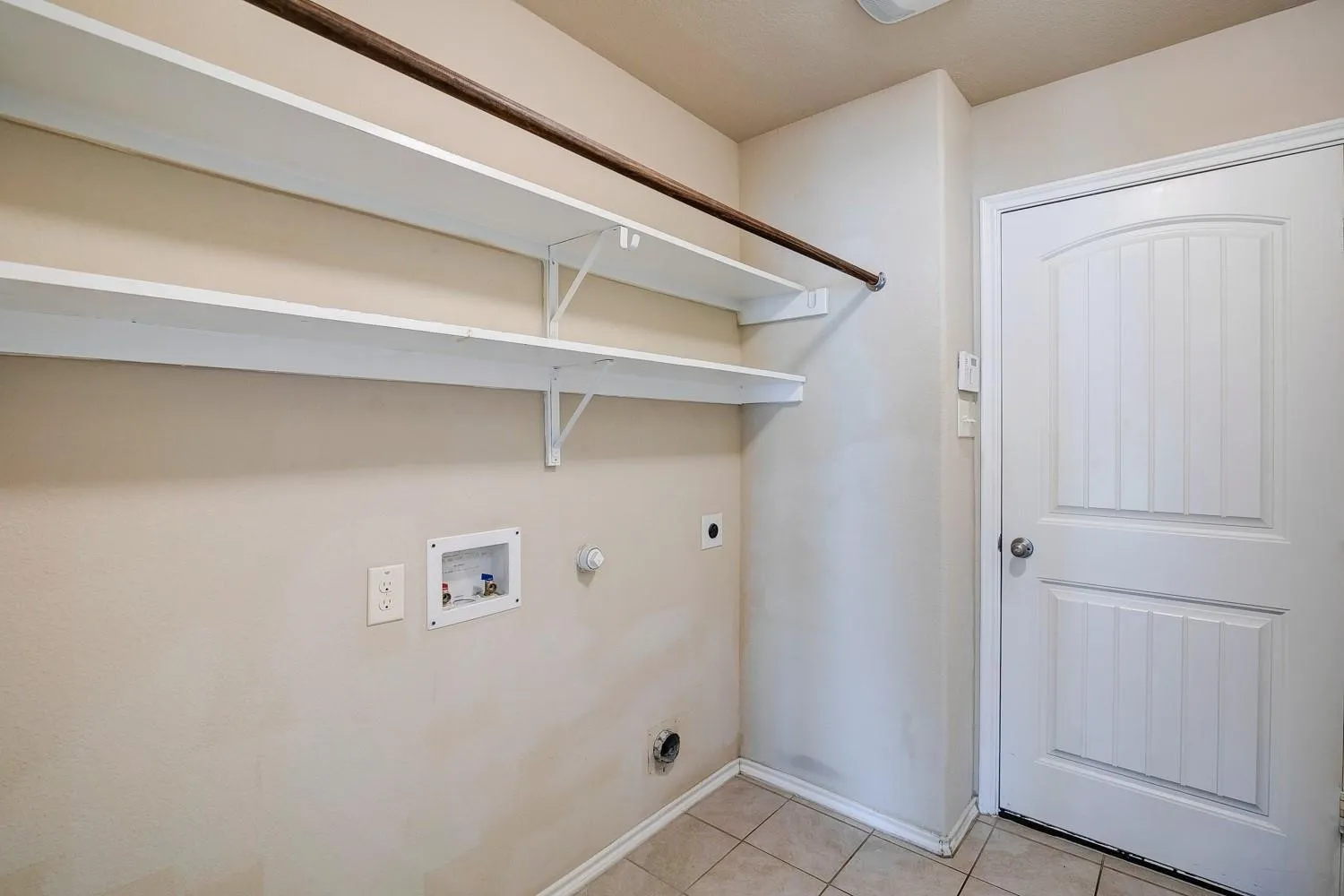 Single Family Residence For Rent in Collin County , 1311 Coleman Drive, Melissa, Texas 75454, 3 Bedroom, 2 Bathroom, 2 Garage spaces, 1,769 Sqft, built in 2015, mls#21371410, Real Estate Agent in Melissa, Homes For Rent in Collin county, Homes For Rent in Melissa, Realtor in Melissa Texas, Real Estate Brokerage Independent Realty Texas, Luminita Cordes Realtor