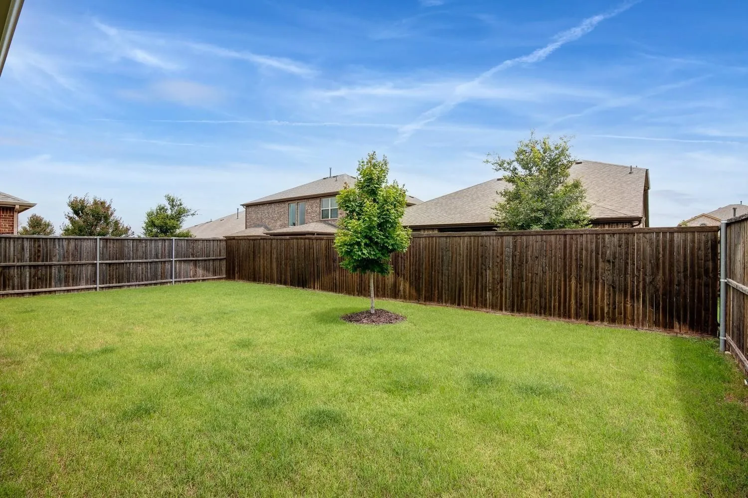 Single Family Residence For Rent in Collin County , 1311 Coleman Drive, Melissa, Texas 75454, 3 Bedroom, 2 Bathroom, 2 Garage spaces, 1,769 Sqft, built in 2015, mls#21371410, Real Estate Agent in Melissa, Homes For Rent in Collin county, Homes For Rent in Melissa, Realtor in Melissa Texas, Real Estate Brokerage Independent Realty Texas, Luminita Cordes Realtor