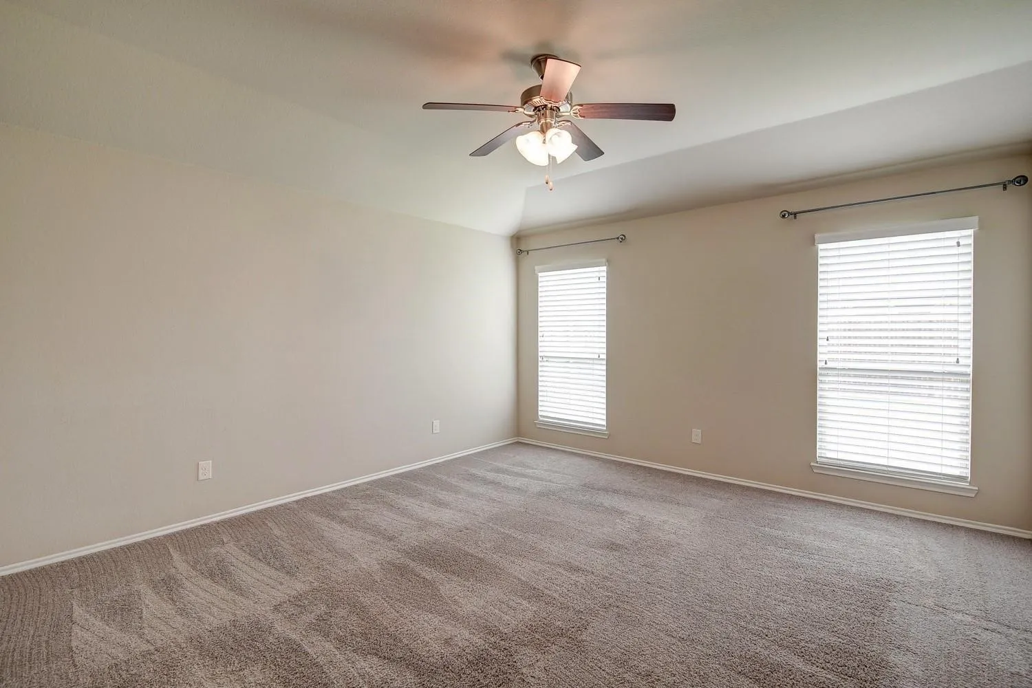 Single Family Residence For Rent in Collin County , 1311 Coleman Drive, Melissa, Texas 75454, 3 Bedroom, 2 Bathroom, 2 Garage spaces, 1,769 Sqft, built in 2015, mls#21371410, Real Estate Agent in Melissa, Homes For Rent in Collin county, Homes For Rent in Melissa, Realtor in Melissa Texas, Real Estate Brokerage Independent Realty Texas, Luminita Cordes Realtor