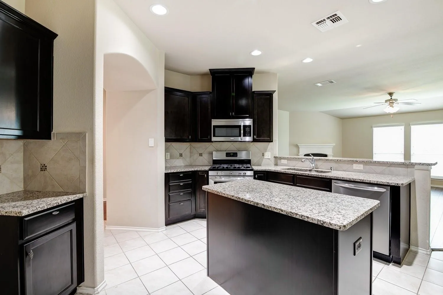 Single Family Residence For Rent in Collin County , 1311 Coleman Drive, Melissa, Texas 75454, 3 Bedroom, 2 Bathroom, 2 Garage spaces, 1,769 Sqft, built in 2015, mls#21371410, Real Estate Agent in Melissa, Homes For Rent in Collin county, Homes For Rent in Melissa, Realtor in Melissa Texas, Real Estate Brokerage Independent Realty Texas, Luminita Cordes Realtor