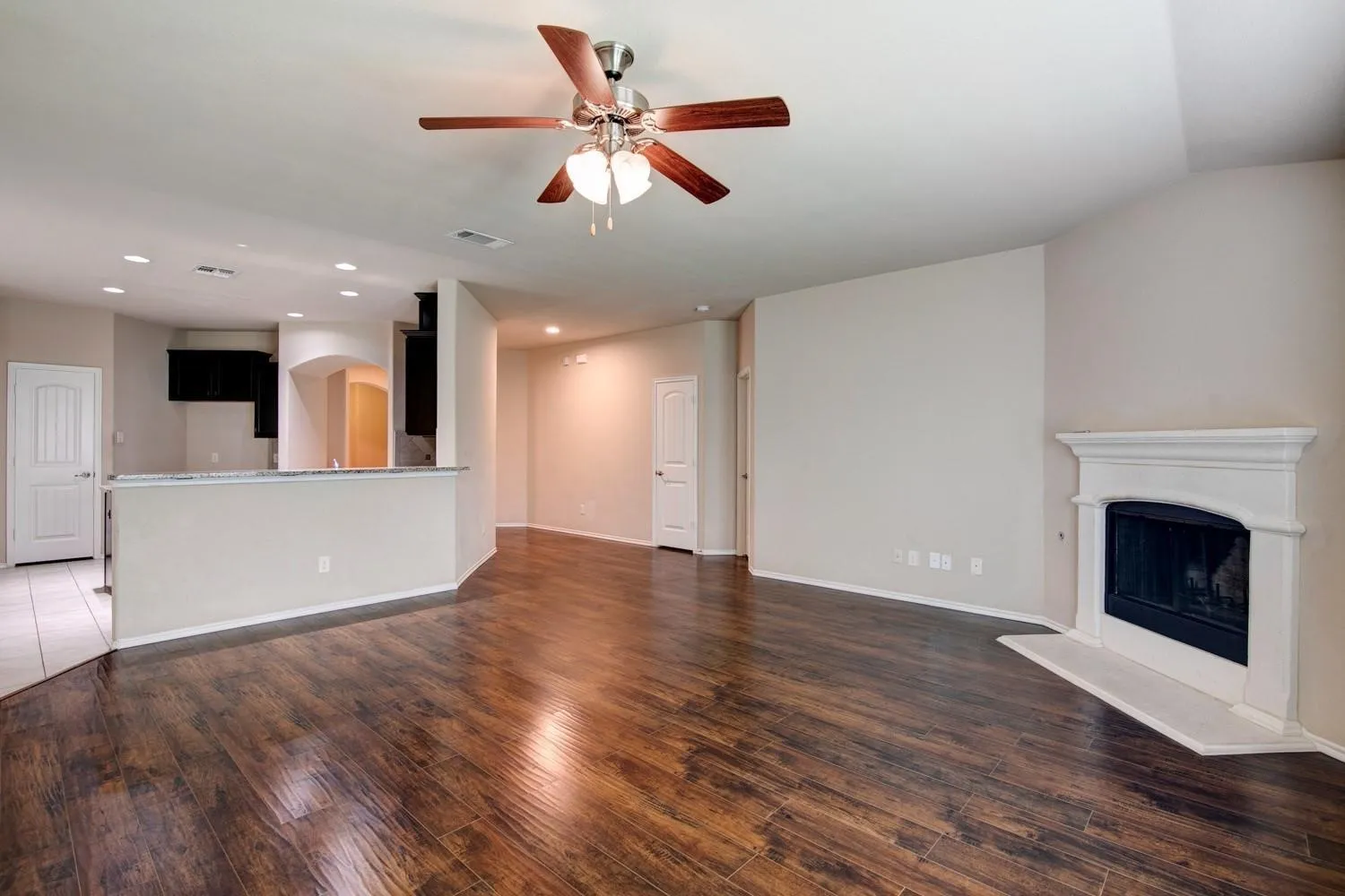 Single Family Residence For Rent in Collin County , 1311 Coleman Drive, Melissa, Texas 75454, 3 Bedroom, 2 Bathroom, 2 Garage spaces, 1,769 Sqft, built in 2015, mls#21371410, Real Estate Agent in Melissa, Homes For Rent in Collin county, Homes For Rent in Melissa, Realtor in Melissa Texas, Real Estate Brokerage Independent Realty Texas, Luminita Cordes Realtor