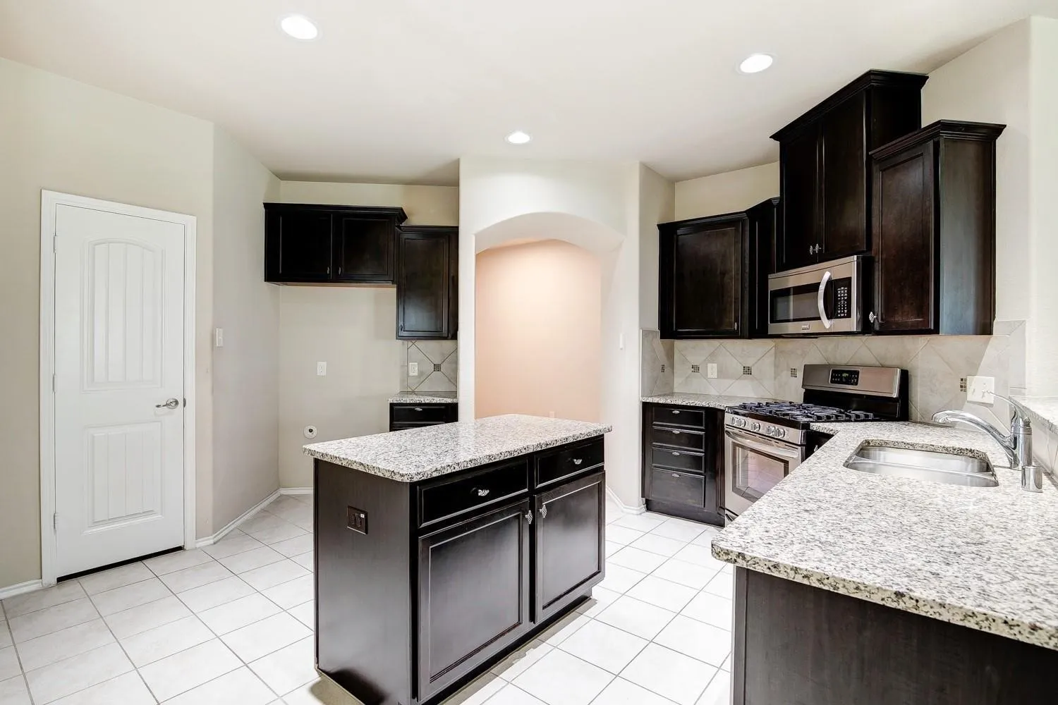 Single Family Residence For Rent in Collin County , 1311 Coleman Drive, Melissa, Texas 75454, 3 Bedroom, 2 Bathroom, 2 Garage spaces, 1,769 Sqft, built in 2015, mls#21371410, Real Estate Agent in Melissa, Homes For Rent in Collin county, Homes For Rent in Melissa, Realtor in Melissa Texas, Real Estate Brokerage Independent Realty Texas, Luminita Cordes Realtor