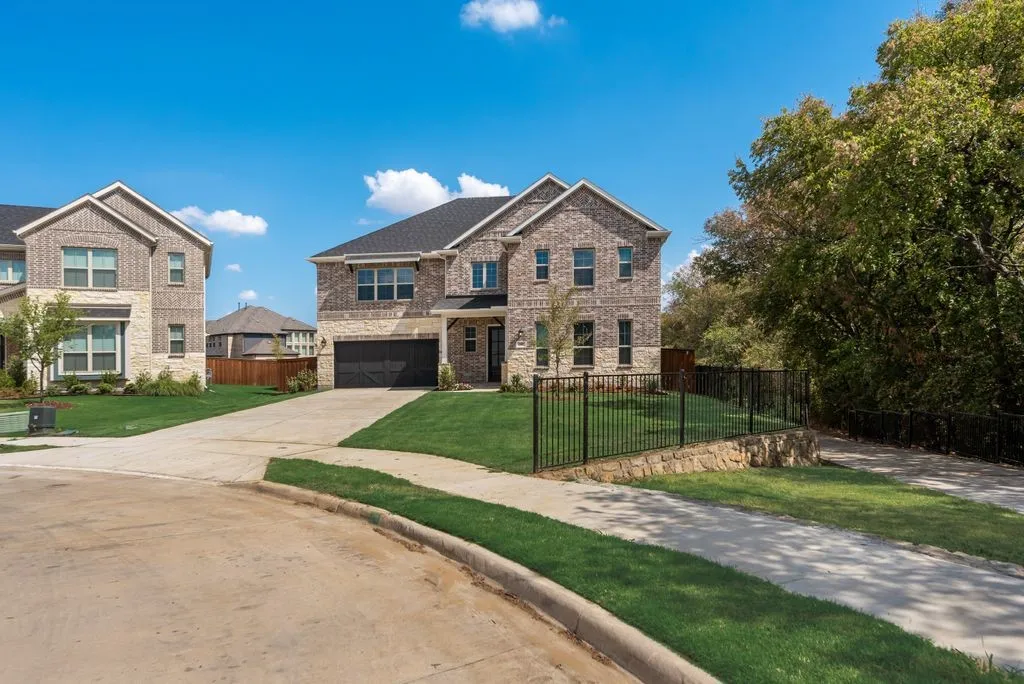 Siena Hill Country - Walking Trail and Greenspace on Side of Home