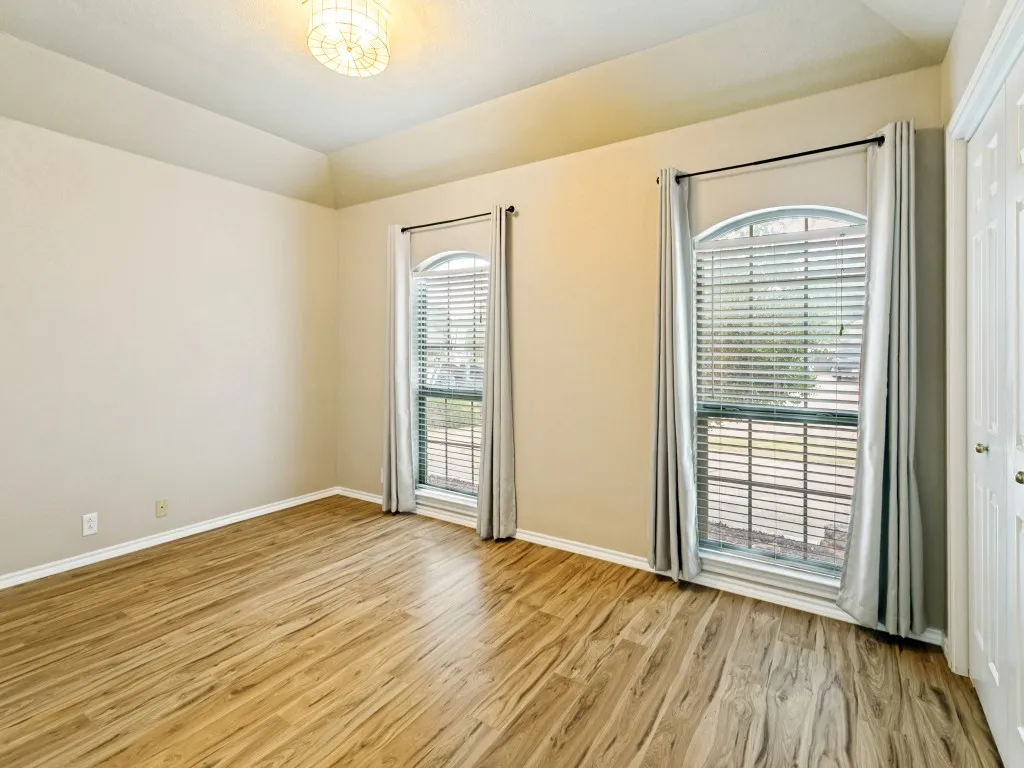 Single Family Residence For Rent in Tarrant County , 10228 Fieldcrest Drive, Benbrook, Texas 76126, 3 Bedroom, 2 Bathroom, 2 Garage spaces, 2,100 Sqft, built in 1987, mls#21368825, Real Estate Agent in Benbrook, Homes For Rent in Tarrant county, Homes For Rent in Benbrook, Realtor in Benbrook Texas, Real Estate Brokerage Independent Realty Texas, Luminita Cordes Realtor