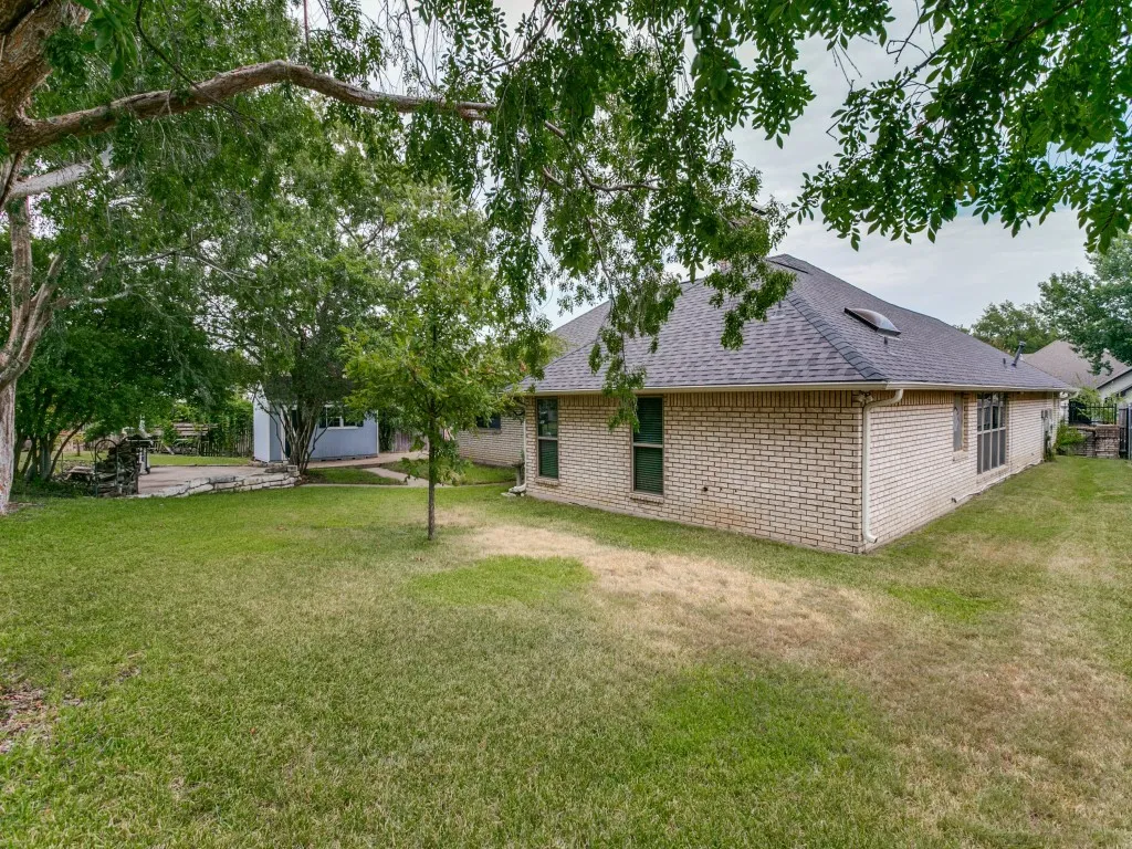 Single Family Residence For Rent in Tarrant County , 10228 Fieldcrest Drive, Benbrook, Texas 76126, 3 Bedroom, 2 Bathroom, 2 Garage spaces, 2,100 Sqft, built in 1987, mls#21368825, Real Estate Agent in Benbrook, Homes For Rent in Tarrant county, Homes For Rent in Benbrook, Realtor in Benbrook Texas, Real Estate Brokerage Independent Realty Texas, Luminita Cordes Realtor