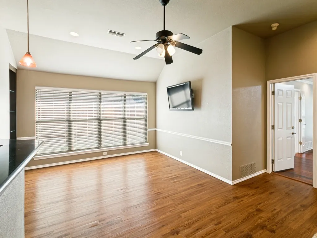 Single Family Residence For Rent in Tarrant County , 10228 Fieldcrest Drive, Benbrook, Texas 76126, 3 Bedroom, 2 Bathroom, 2 Garage spaces, 2,100 Sqft, built in 1987, mls#21368825, Real Estate Agent in Benbrook, Homes For Rent in Tarrant county, Homes For Rent in Benbrook, Realtor in Benbrook Texas, Real Estate Brokerage Independent Realty Texas, Luminita Cordes Realtor