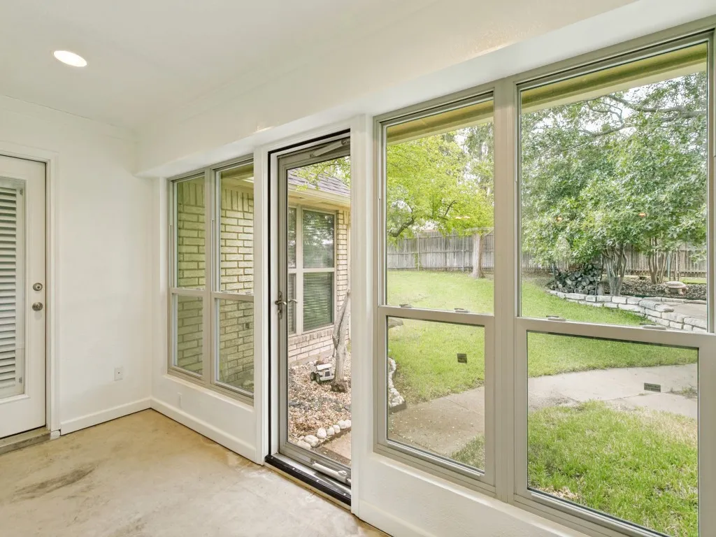 Single Family Residence For Rent in Tarrant County , 10228 Fieldcrest Drive, Benbrook, Texas 76126, 3 Bedroom, 2 Bathroom, 2 Garage spaces, 2,100 Sqft, built in 1987, mls#21368825, Real Estate Agent in Benbrook, Homes For Rent in Tarrant county, Homes For Rent in Benbrook, Realtor in Benbrook Texas, Real Estate Brokerage Independent Realty Texas, Luminita Cordes Realtor