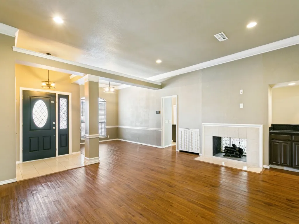 Single Family Residence For Rent in Tarrant County , 10228 Fieldcrest Drive, Benbrook, Texas 76126, 3 Bedroom, 2 Bathroom, 2 Garage spaces, 2,100 Sqft, built in 1987, mls#21368825, Real Estate Agent in Benbrook, Homes For Rent in Tarrant county, Homes For Rent in Benbrook, Realtor in Benbrook Texas, Real Estate Brokerage Independent Realty Texas, Luminita Cordes Realtor