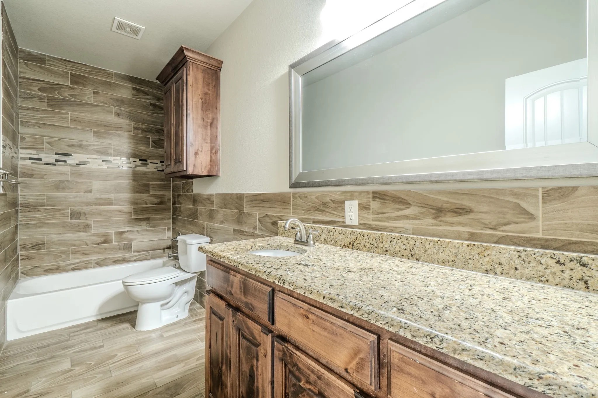 Single Family Residence For Sale in Tarrant County , 2016 Langston Street, Fort Worth, Texas 76105, 3 Bedroom, 2 Bathroom, 2 Garage spaces, 1,600 Sqft, built in 2019, mls#21369019, Real Estate Agent in Fort Worth, Homes For Sale in Tarrant county, Homes For Sale in Fort Worth, Realtor in Fort Worth Texas, Real Estate Brokerage Independent Realty Texas, Luminita Cordes Realtor