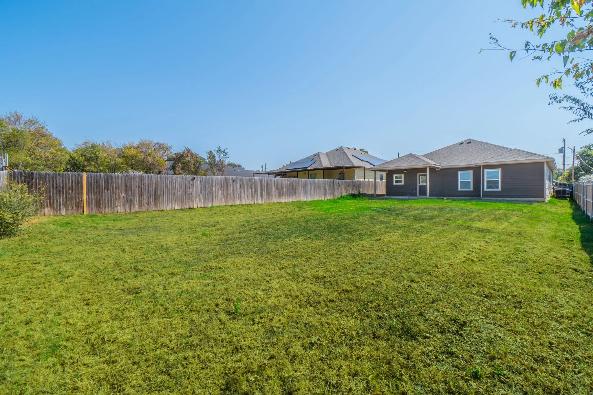 Single Family Residence For Sale in Tarrant County , 2016 Langston Street, Fort Worth, Texas 76105, 3 Bedroom, 2 Bathroom, 2 Garage spaces, 1,600 Sqft, built in 2019, mls#21369019, Real Estate Agent in Fort Worth, Homes For Sale in Tarrant county, Homes For Sale in Fort Worth, Realtor in Fort Worth Texas, Real Estate Brokerage Independent Realty Texas, Luminita Cordes Realtor