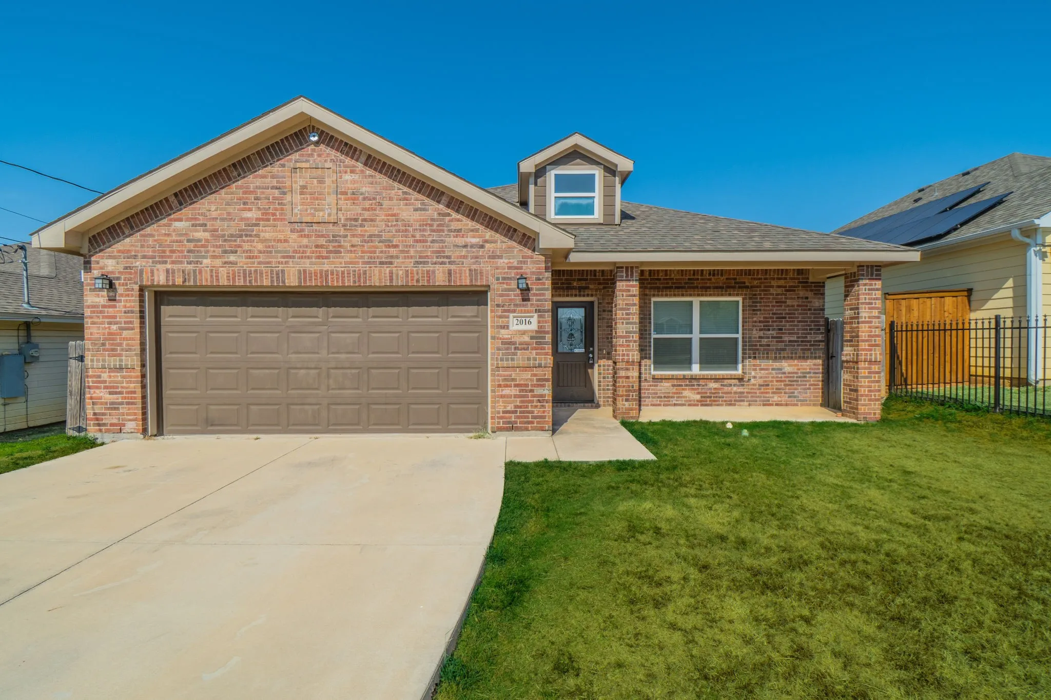 Single Family Residence For Sale in Tarrant County , 2016 Langston Street, Fort Worth, Texas 76105, 3 Bedroom, 2 Bathroom, 2 Garage spaces, 1,600 Sqft, built in 2019, mls#21369019, Real Estate Agent in Fort Worth, Homes For Sale in Tarrant county, Homes For Sale in Fort Worth, Realtor in Fort Worth Texas, Real Estate Brokerage Independent Realty Texas, Luminita Cordes Realtor