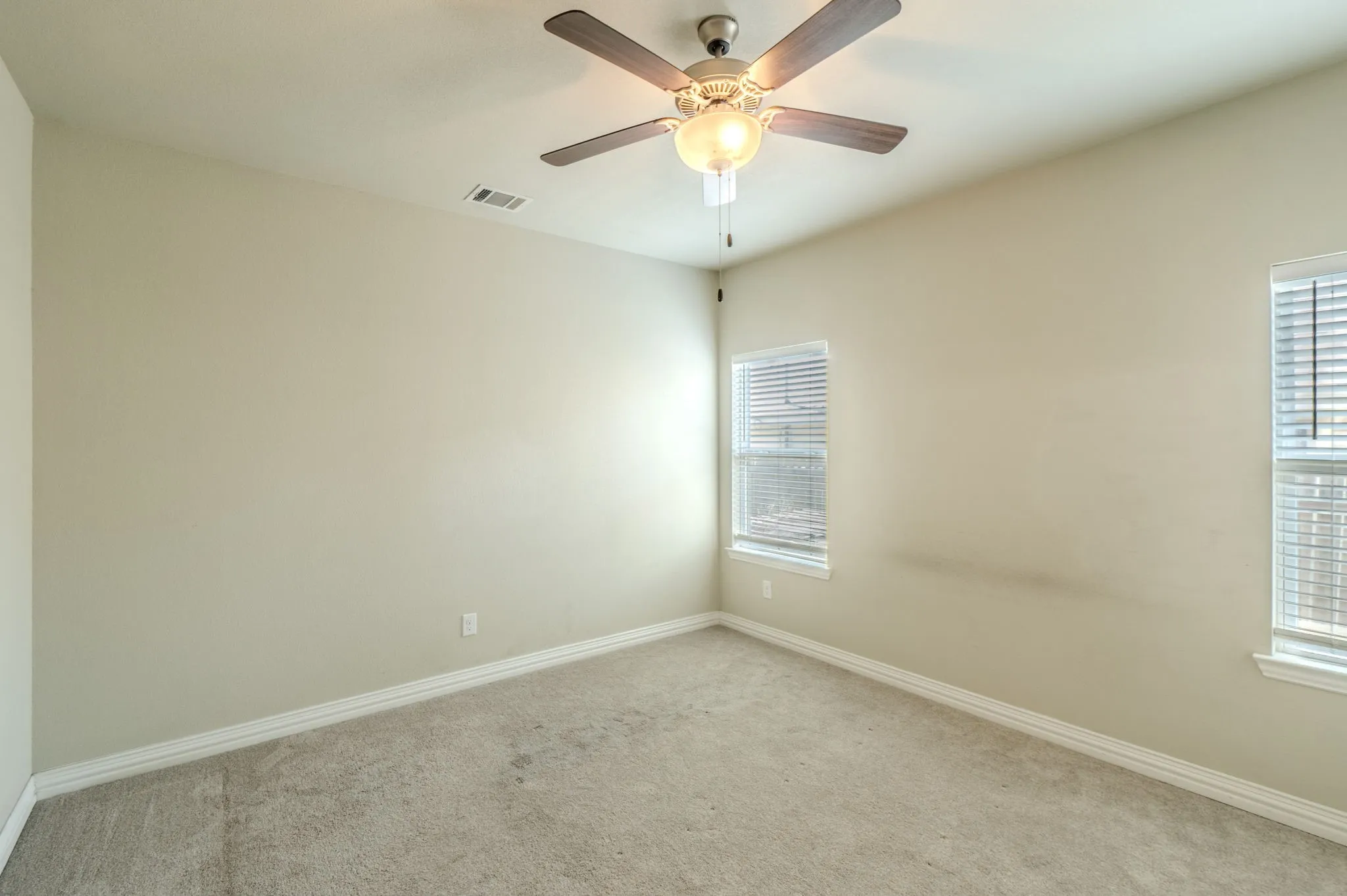 Single Family Residence For Sale in Tarrant County , 2016 Langston Street, Fort Worth, Texas 76105, 3 Bedroom, 2 Bathroom, 2 Garage spaces, 1,600 Sqft, built in 2019, mls#21369019, Real Estate Agent in Fort Worth, Homes For Sale in Tarrant county, Homes For Sale in Fort Worth, Realtor in Fort Worth Texas, Real Estate Brokerage Independent Realty Texas, Luminita Cordes Realtor