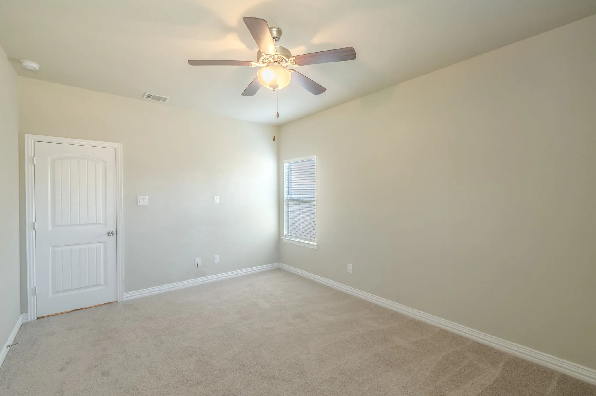 Single Family Residence For Sale in Tarrant County , 2016 Langston Street, Fort Worth, Texas 76105, 3 Bedroom, 2 Bathroom, 2 Garage spaces, 1,600 Sqft, built in 2019, mls#21369019, Real Estate Agent in Fort Worth, Homes For Sale in Tarrant county, Homes For Sale in Fort Worth, Realtor in Fort Worth Texas, Real Estate Brokerage Independent Realty Texas, Luminita Cordes Realtor