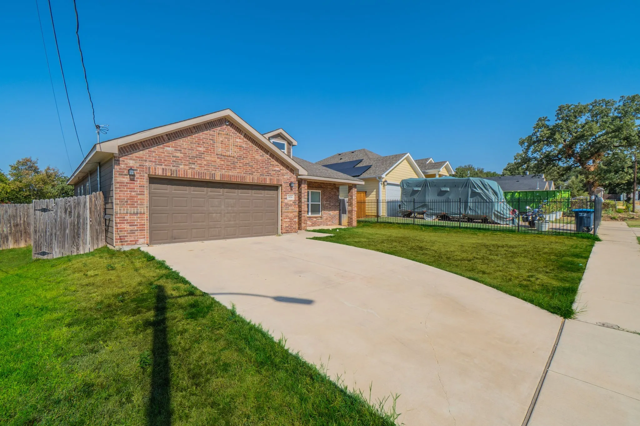 Single Family Residence For Sale in Tarrant County , 2016 Langston Street, Fort Worth, Texas 76105, 3 Bedroom, 2 Bathroom, 2 Garage spaces, 1,600 Sqft, built in 2019, mls#21369019, Real Estate Agent in Fort Worth, Homes For Sale in Tarrant county, Homes For Sale in Fort Worth, Realtor in Fort Worth Texas, Real Estate Brokerage Independent Realty Texas, Luminita Cordes Realtor