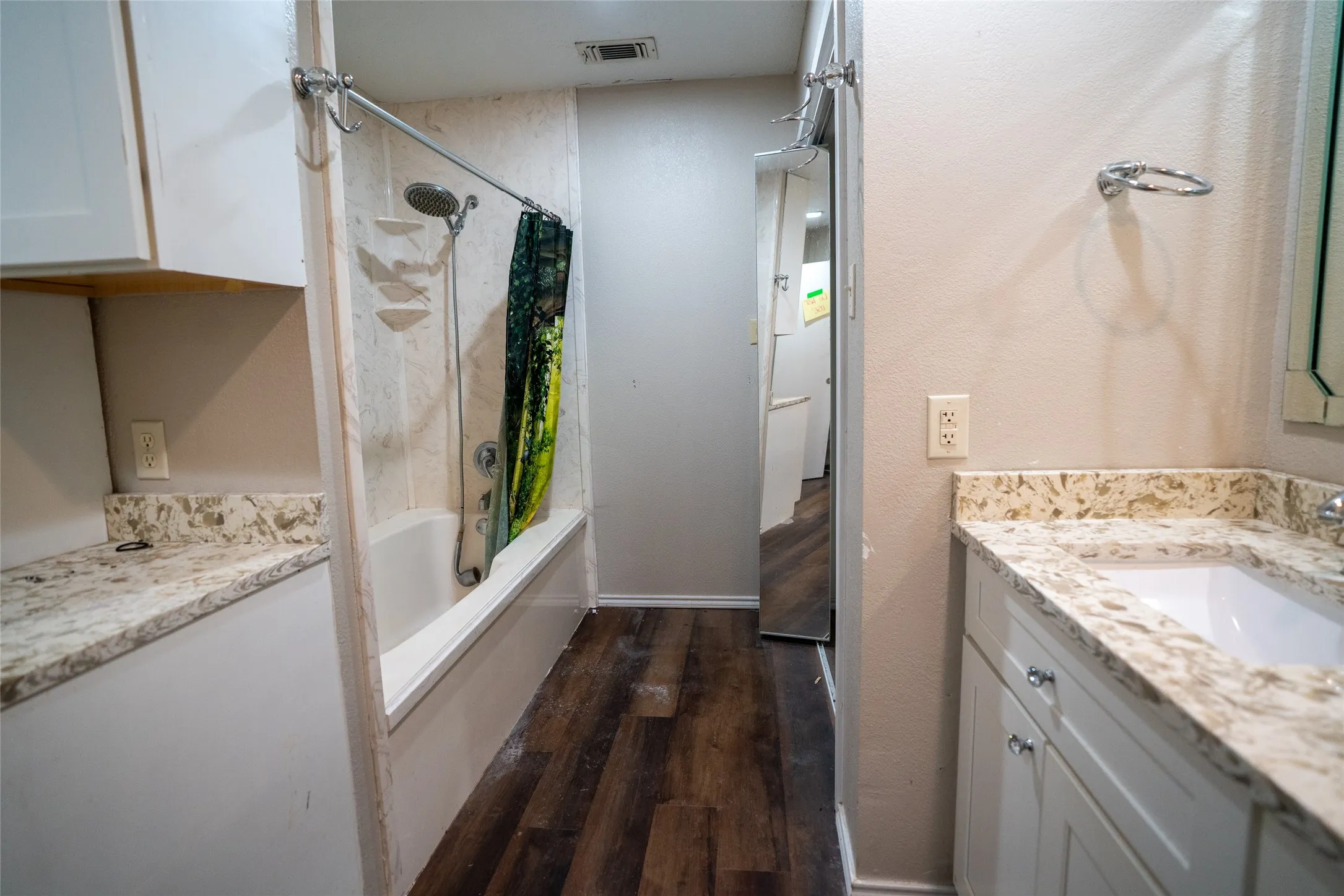 Single Family Residence For Sale in Hopkins County , 201 SHILOH, Sulphur Springs, Texas 75482, 4 Bedroom, 2 Bathroom, 2 Garage spaces, 3,283 Sqft, built in 1974, mls#21369783, Real Estate Agent in Sulphur Springs, Homes For Sale in Hopkins county, Homes For Sale in Sulphur Springs, Realtor in Sulphur Springs Texas, Real Estate Brokerage Independent Realty Texas, Luminita Cordes Realtor