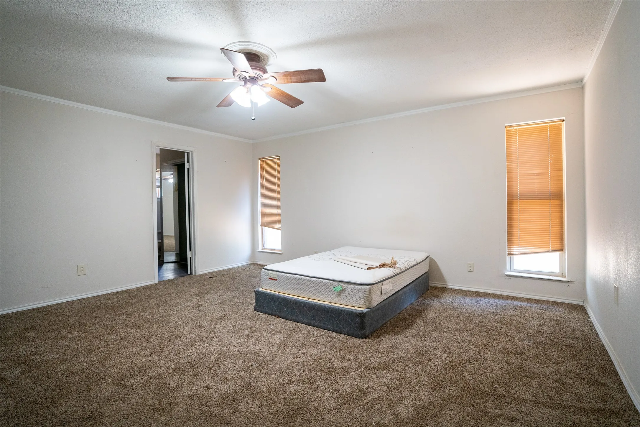 Single Family Residence For Sale in Hopkins County , 201 SHILOH, Sulphur Springs, Texas 75482, 4 Bedroom, 2 Bathroom, 2 Garage spaces, 3,283 Sqft, built in 1974, mls#21369783, Real Estate Agent in Sulphur Springs, Homes For Sale in Hopkins county, Homes For Sale in Sulphur Springs, Realtor in Sulphur Springs Texas, Real Estate Brokerage Independent Realty Texas, Luminita Cordes Realtor