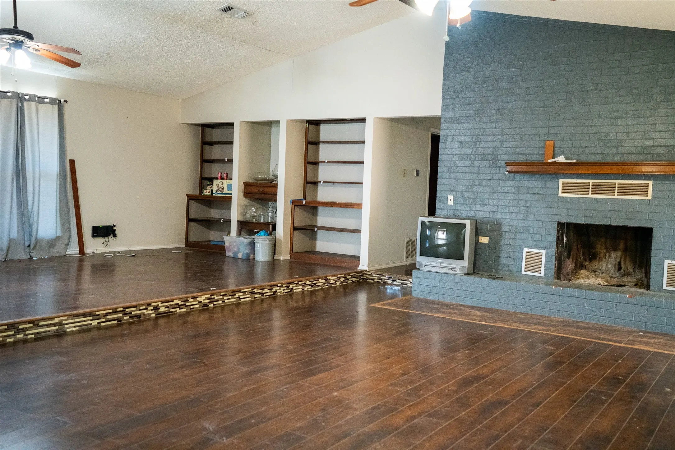 Single Family Residence For Sale in Hopkins County , 201 SHILOH, Sulphur Springs, Texas 75482, 4 Bedroom, 2 Bathroom, 2 Garage spaces, 3,283 Sqft, built in 1974, mls#21369783, Real Estate Agent in Sulphur Springs, Homes For Sale in Hopkins county, Homes For Sale in Sulphur Springs, Realtor in Sulphur Springs Texas, Real Estate Brokerage Independent Realty Texas, Luminita Cordes Realtor
