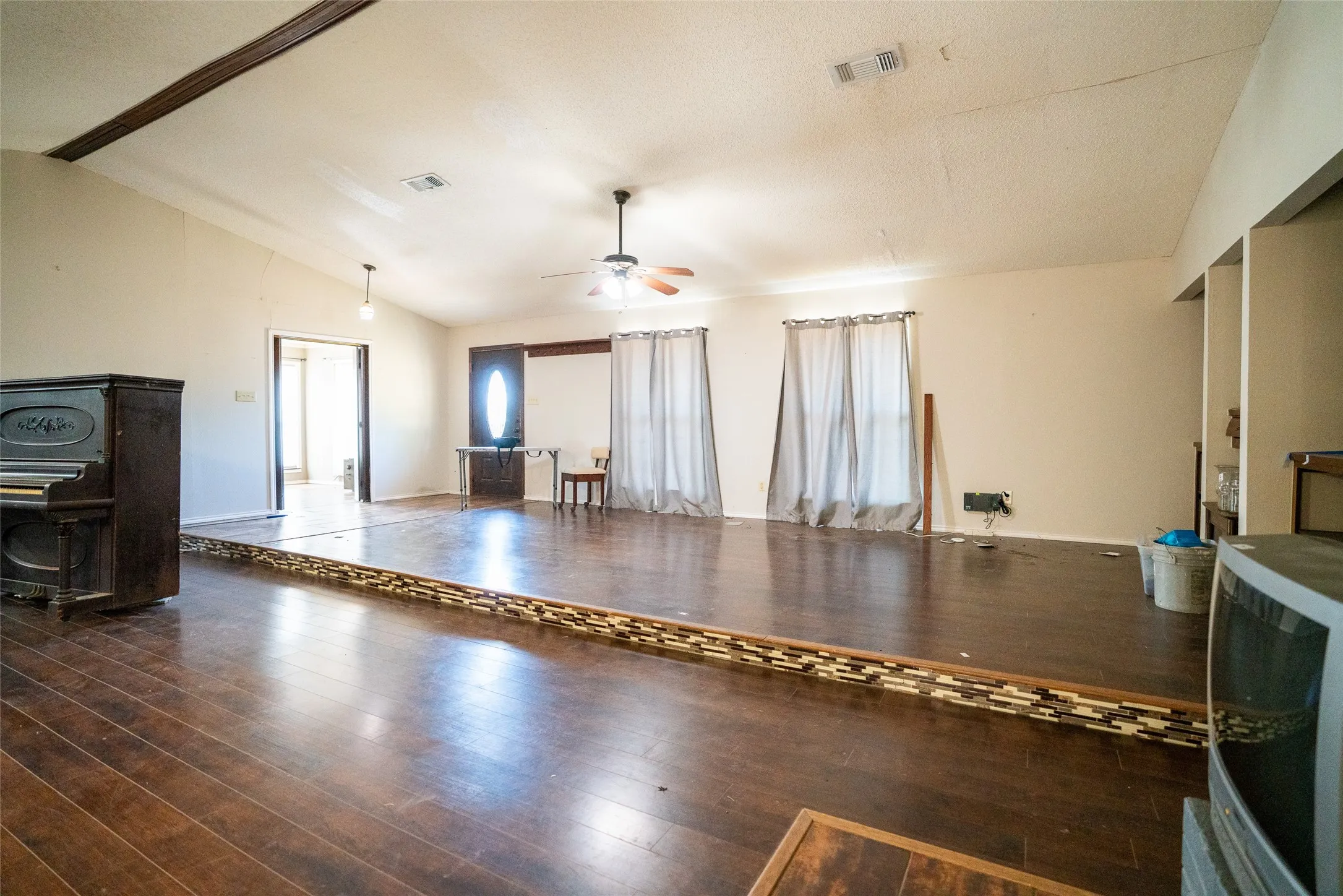 Single Family Residence For Sale in Hopkins County , 201 SHILOH, Sulphur Springs, Texas 75482, 4 Bedroom, 2 Bathroom, 2 Garage spaces, 3,283 Sqft, built in 1974, mls#21369783, Real Estate Agent in Sulphur Springs, Homes For Sale in Hopkins county, Homes For Sale in Sulphur Springs, Realtor in Sulphur Springs Texas, Real Estate Brokerage Independent Realty Texas, Luminita Cordes Realtor