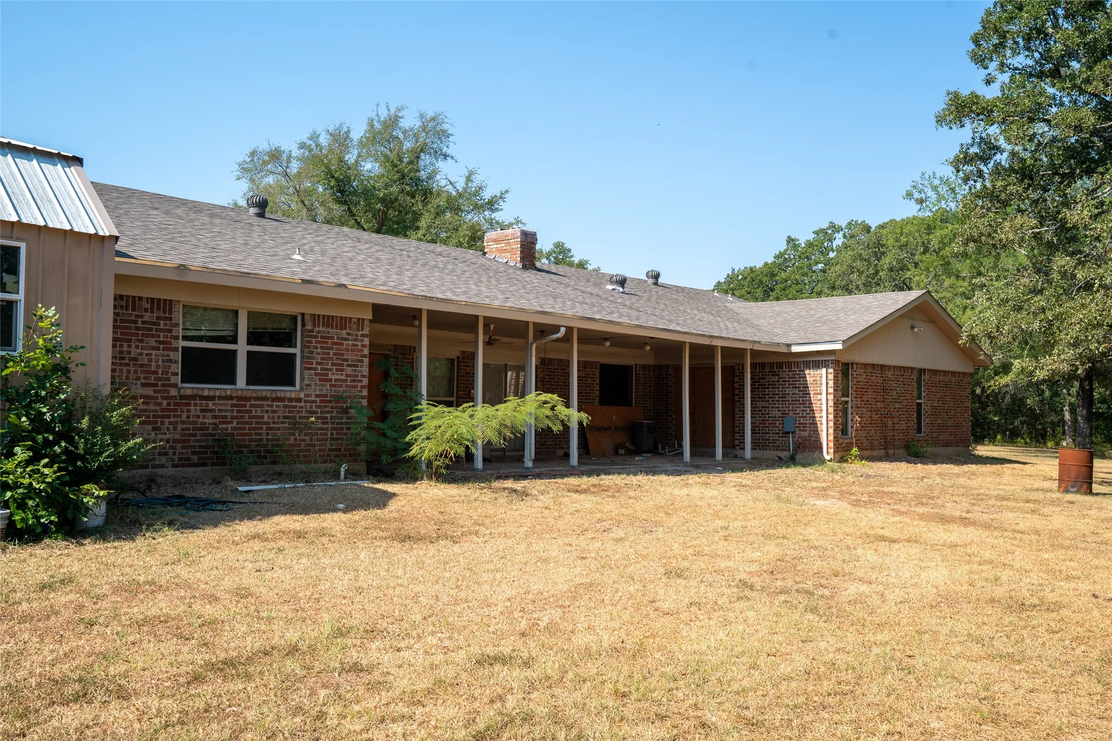 Single Family Residence For Sale in Hopkins County , 201 SHILOH, Sulphur Springs, Texas 75482, 4 Bedroom, 2 Bathroom, 2 Garage spaces, 3,283 Sqft, built in 1974, mls#21369783, Real Estate Agent in Sulphur Springs, Homes For Sale in Hopkins county, Homes For Sale in Sulphur Springs, Realtor in Sulphur Springs Texas, Real Estate Brokerage Independent Realty Texas, Luminita Cordes Realtor
