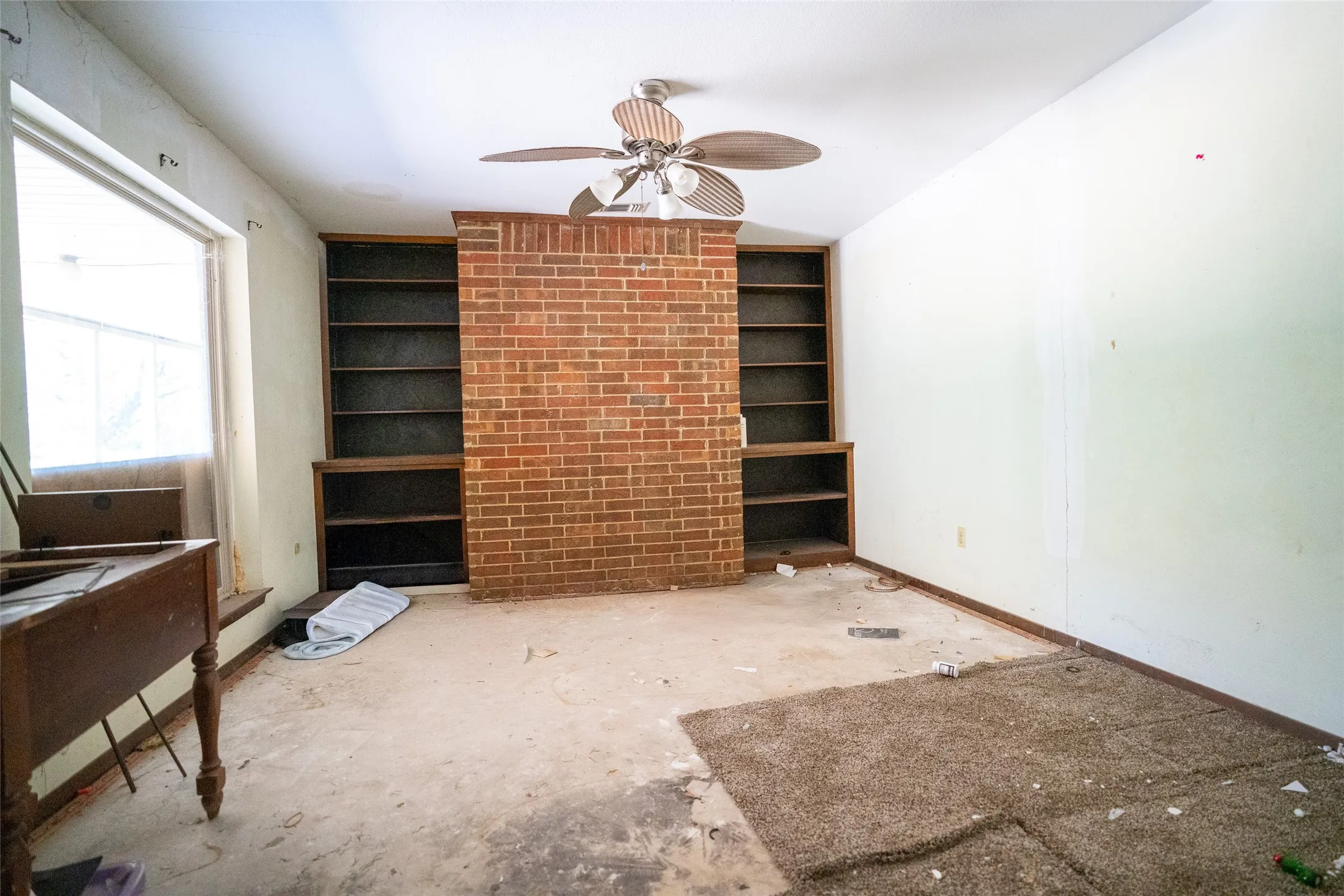 Single Family Residence For Sale in Hopkins County , 201 SHILOH, Sulphur Springs, Texas 75482, 4 Bedroom, 2 Bathroom, 2 Garage spaces, 3,283 Sqft, built in 1974, mls#21369783, Real Estate Agent in Sulphur Springs, Homes For Sale in Hopkins county, Homes For Sale in Sulphur Springs, Realtor in Sulphur Springs Texas, Real Estate Brokerage Independent Realty Texas, Luminita Cordes Realtor