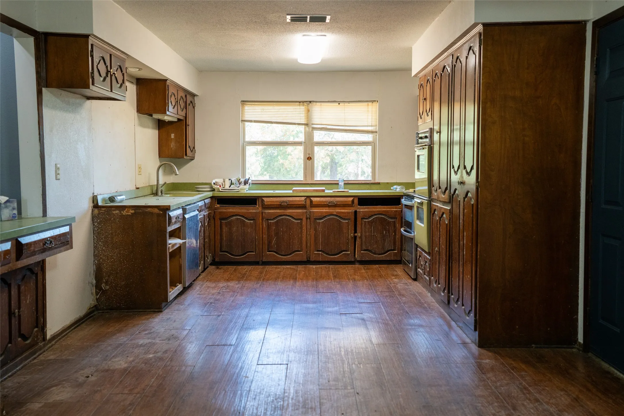 Single Family Residence For Sale in Hopkins County , 201 SHILOH, Sulphur Springs, Texas 75482, 4 Bedroom, 2 Bathroom, 2 Garage spaces, 3,283 Sqft, built in 1974, mls#21369783, Real Estate Agent in Sulphur Springs, Homes For Sale in Hopkins county, Homes For Sale in Sulphur Springs, Realtor in Sulphur Springs Texas, Real Estate Brokerage Independent Realty Texas, Luminita Cordes Realtor