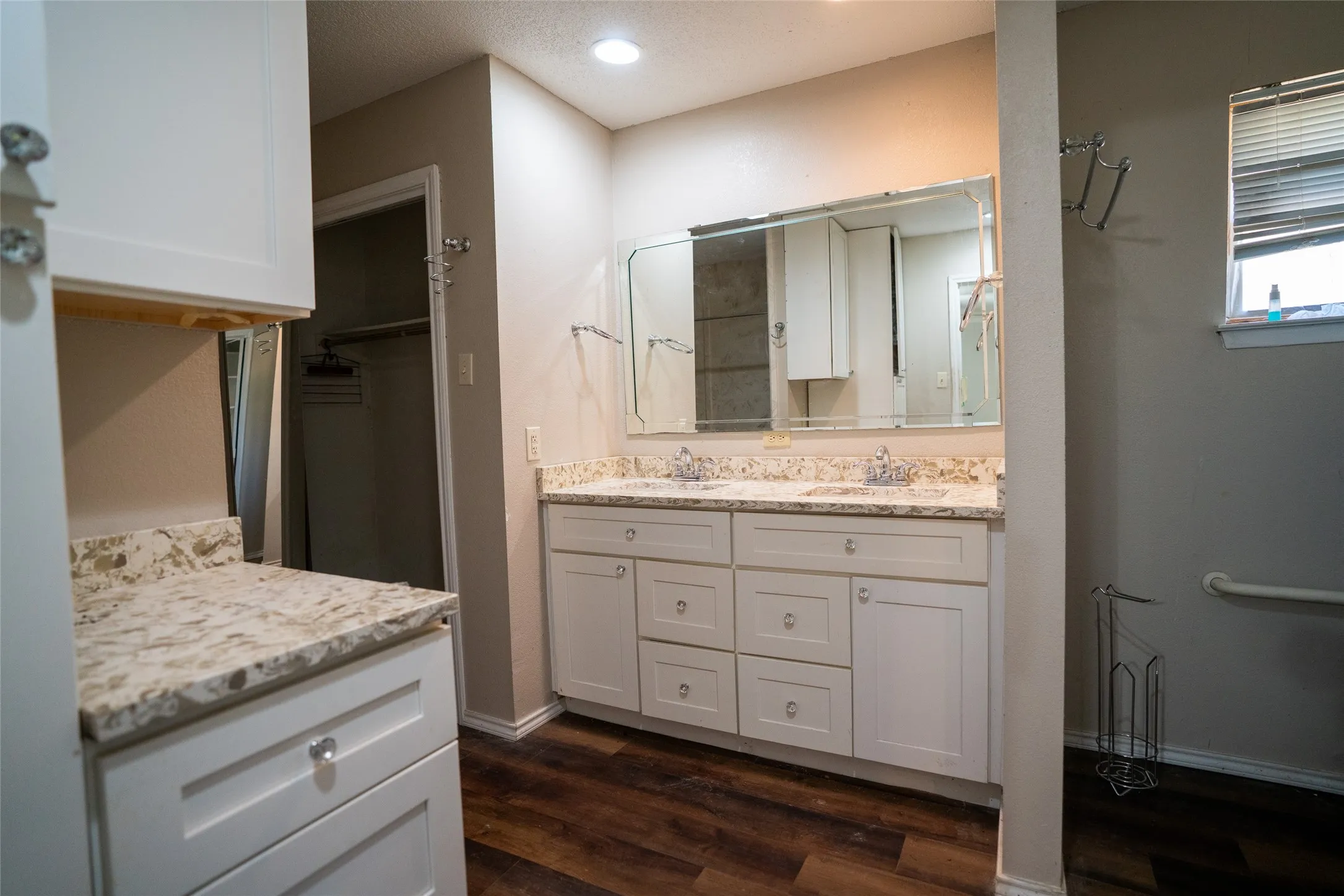 Single Family Residence For Sale in Hopkins County , 201 SHILOH, Sulphur Springs, Texas 75482, 4 Bedroom, 2 Bathroom, 2 Garage spaces, 3,283 Sqft, built in 1974, mls#21369783, Real Estate Agent in Sulphur Springs, Homes For Sale in Hopkins county, Homes For Sale in Sulphur Springs, Realtor in Sulphur Springs Texas, Real Estate Brokerage Independent Realty Texas, Luminita Cordes Realtor