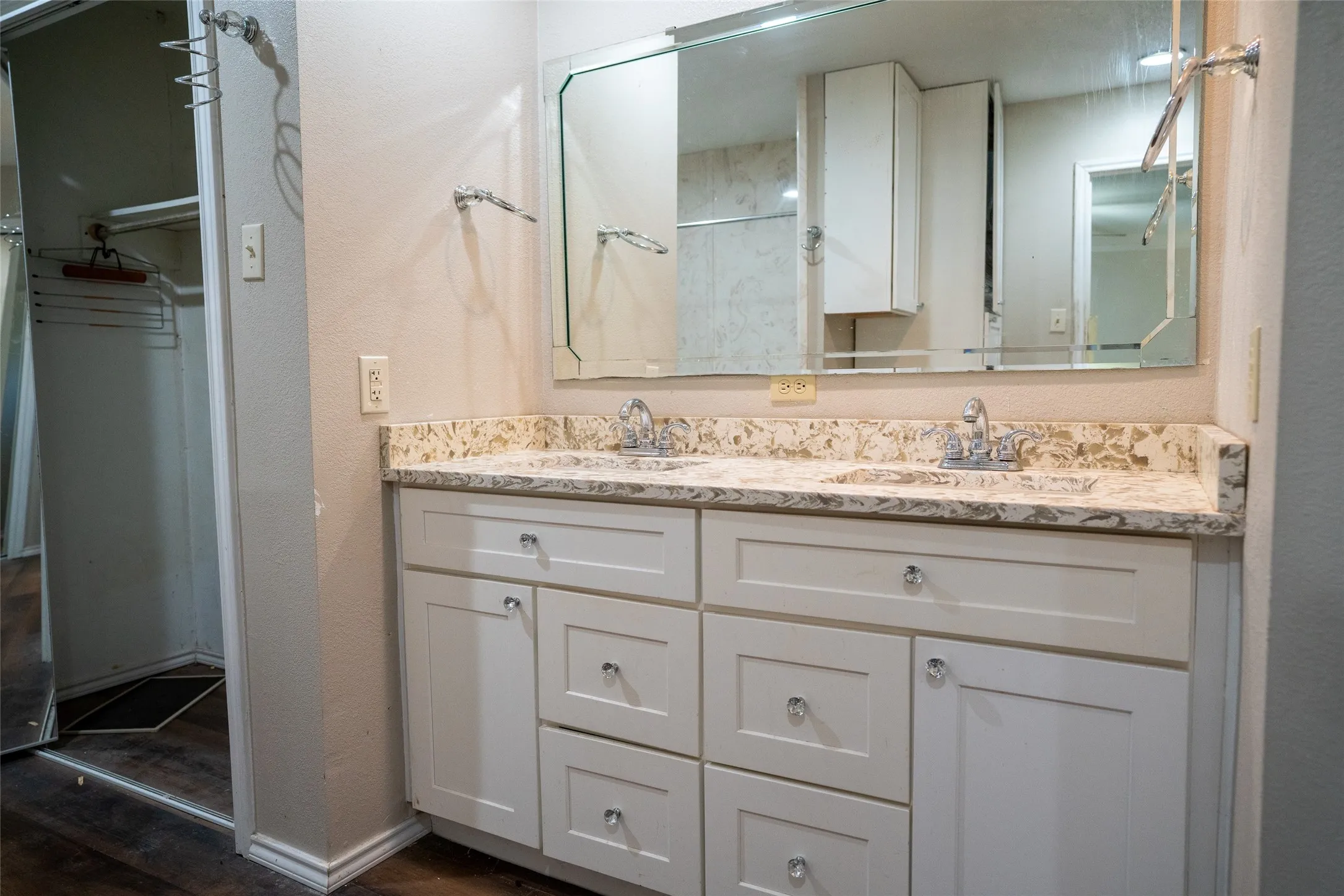 Single Family Residence For Sale in Hopkins County , 201 SHILOH, Sulphur Springs, Texas 75482, 4 Bedroom, 2 Bathroom, 2 Garage spaces, 3,283 Sqft, built in 1974, mls#21369783, Real Estate Agent in Sulphur Springs, Homes For Sale in Hopkins county, Homes For Sale in Sulphur Springs, Realtor in Sulphur Springs Texas, Real Estate Brokerage Independent Realty Texas, Luminita Cordes Realtor