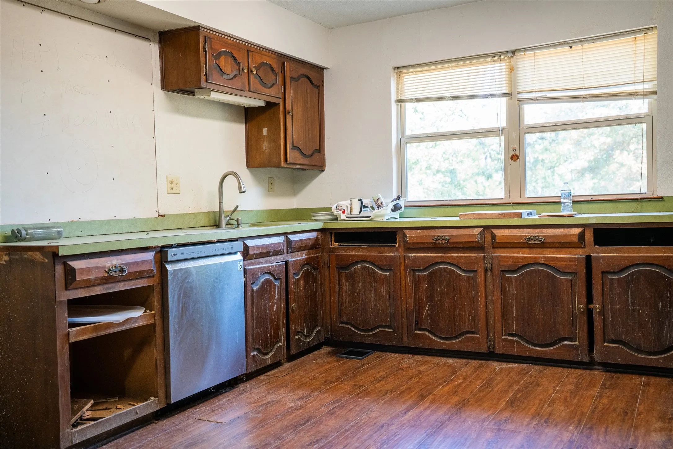 Single Family Residence For Sale in Hopkins County , 201 SHILOH, Sulphur Springs, Texas 75482, 4 Bedroom, 2 Bathroom, 2 Garage spaces, 3,283 Sqft, built in 1974, mls#21369783, Real Estate Agent in Sulphur Springs, Homes For Sale in Hopkins county, Homes For Sale in Sulphur Springs, Realtor in Sulphur Springs Texas, Real Estate Brokerage Independent Realty Texas, Luminita Cordes Realtor