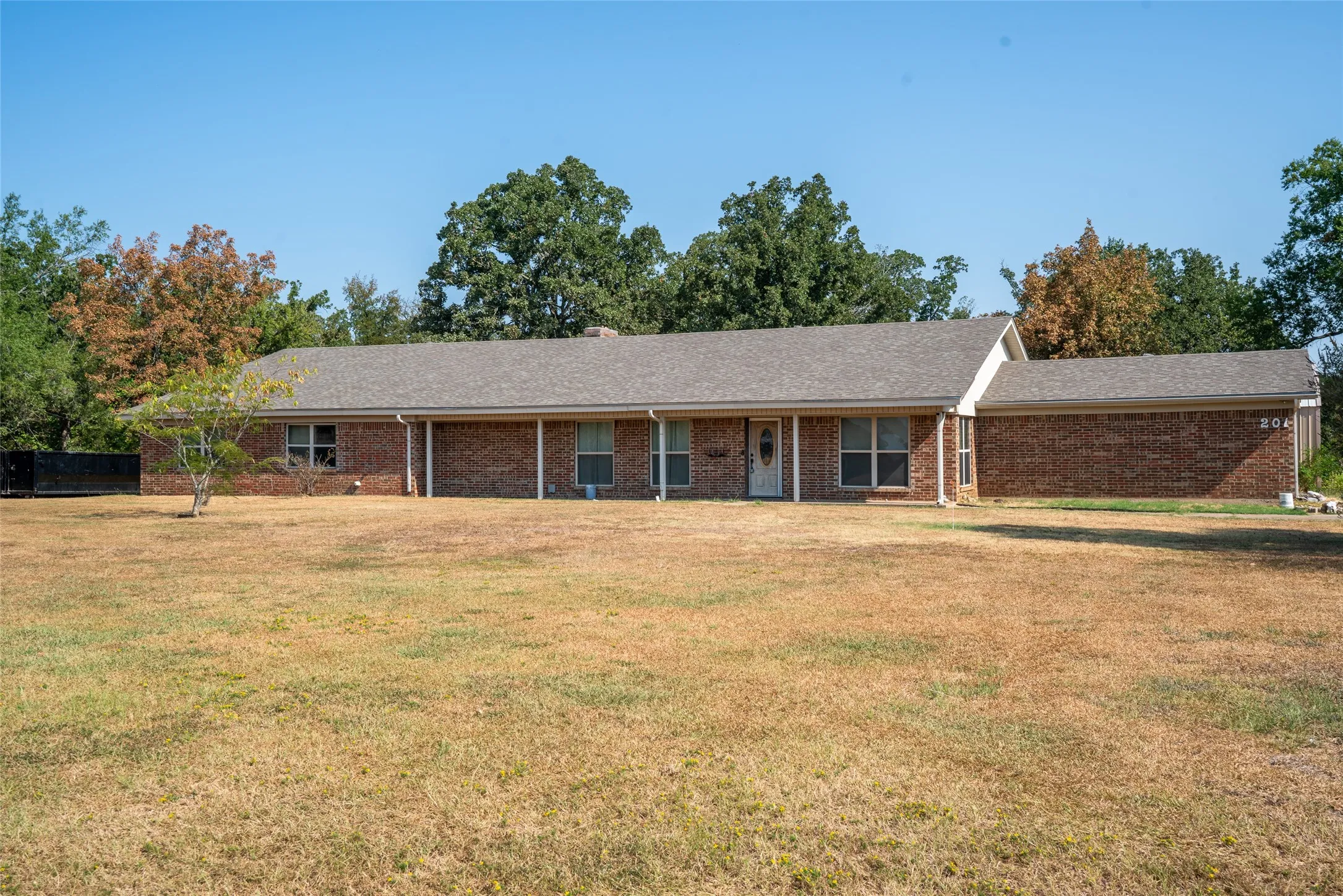 Single Family Residence For Sale in Hopkins County , 201 SHILOH, Sulphur Springs, Texas 75482, 4 Bedroom, 2 Bathroom, 2 Garage spaces, 3,283 Sqft, built in 1974, mls#21369783, Real Estate Agent in Sulphur Springs, Homes For Sale in Hopkins county, Homes For Sale in Sulphur Springs, Realtor in Sulphur Springs Texas, Real Estate Brokerage Independent Realty Texas, Luminita Cordes Realtor