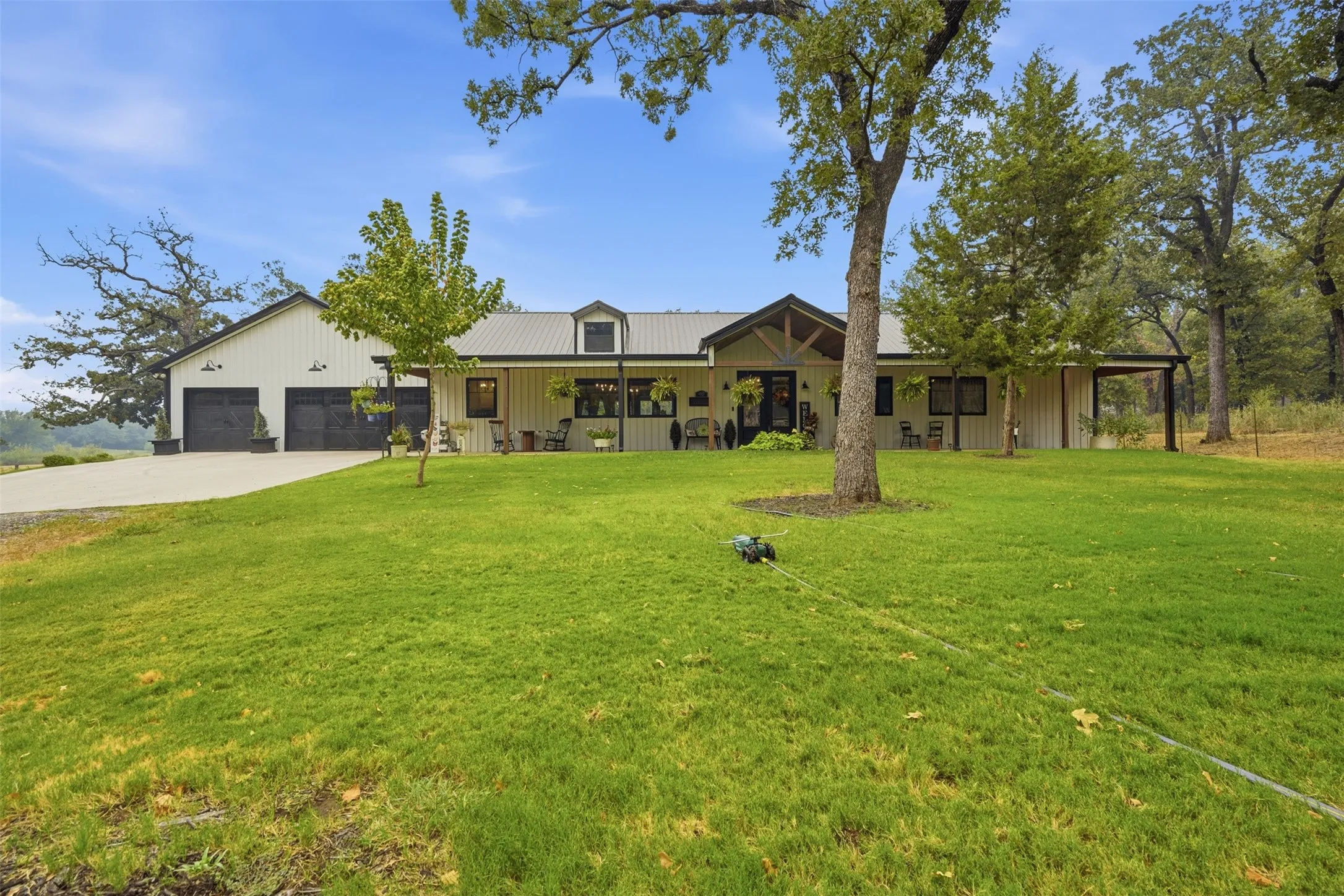 complete barndominium custom built metal siding, foam insulation and the perfect modern farm house! TAKE A PEEK!!