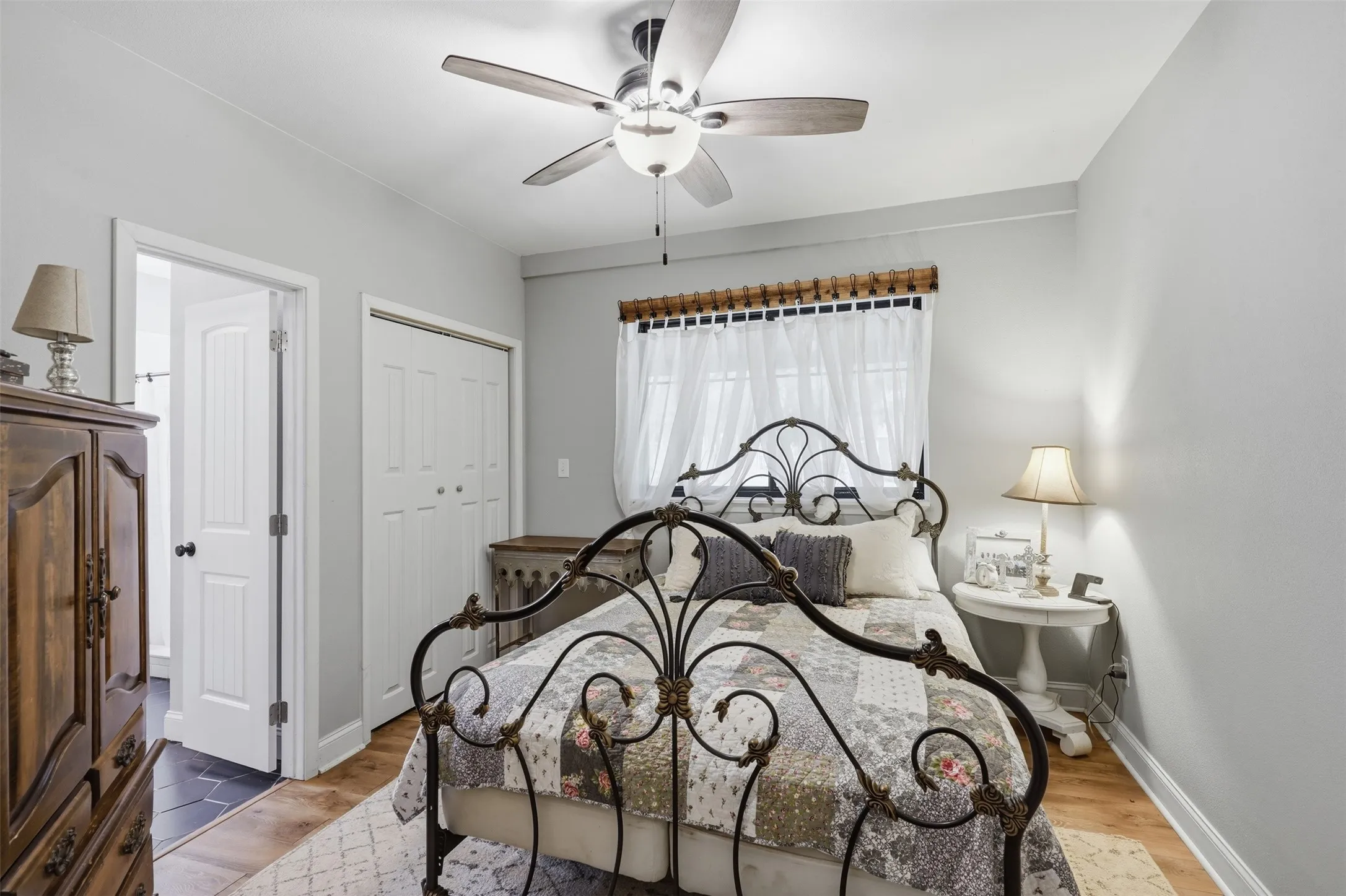 secondary bedroom