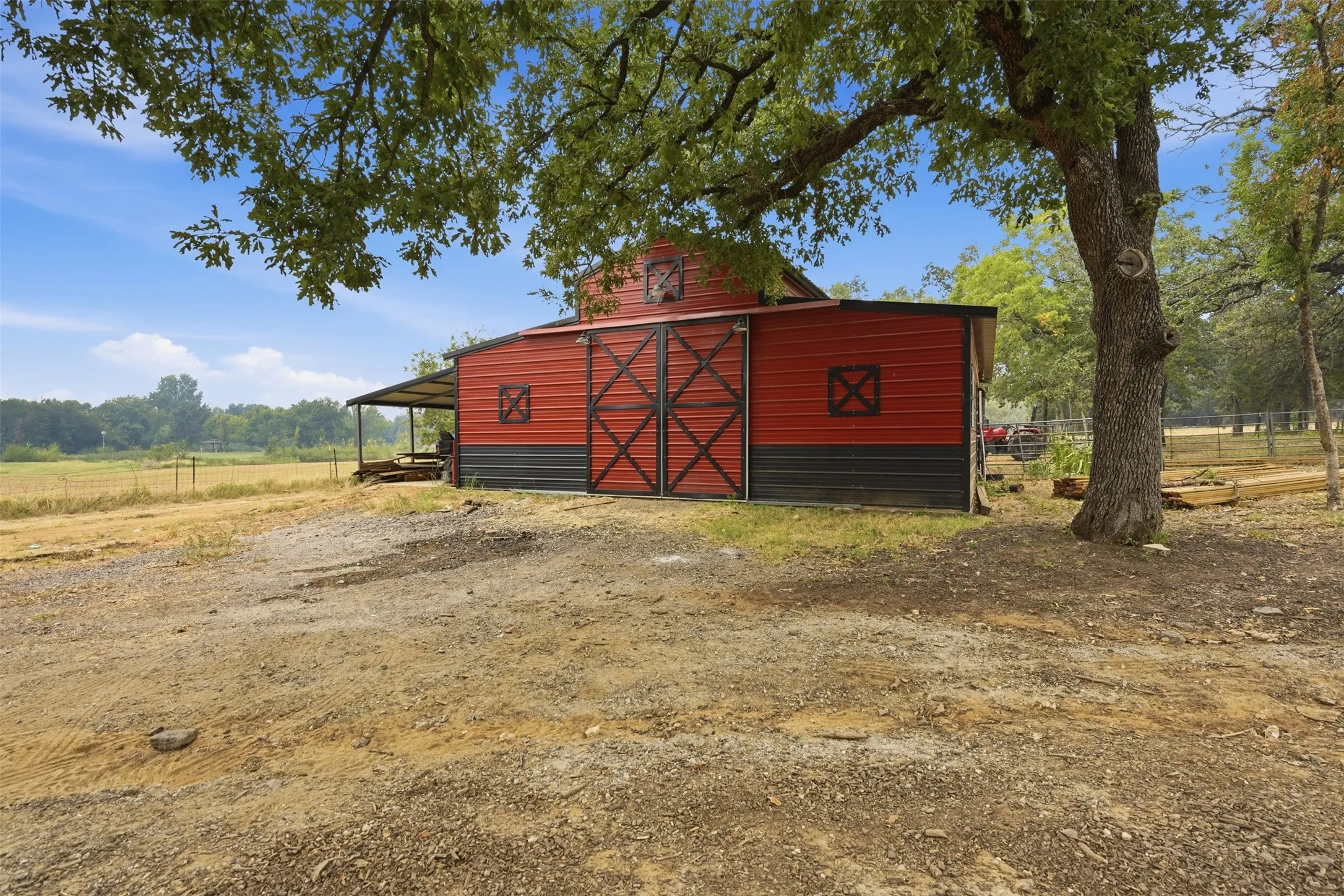 40x40 barn with electricty included is 10ft overhang on the left side