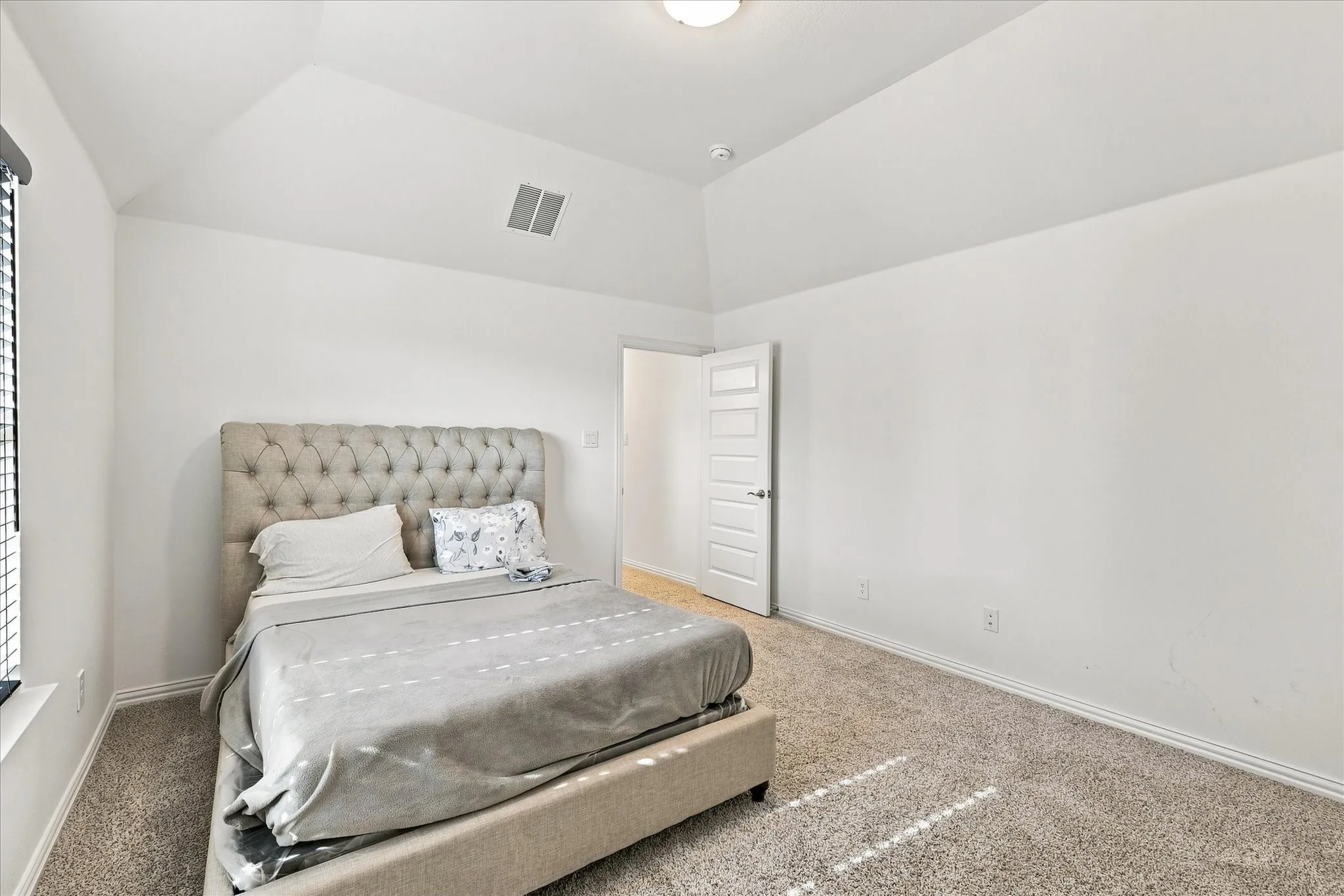Single Family Residence For Sale in Tarrant County , 524 Long Meadow Drive, Haslet, Texas 76052, 6 Bedroom, 4 Bathroom, 2 Garage spaces, 4,016 Sqft, built in 2021, mls#21368027, Real Estate Agent in Haslet, Homes For Sale in Tarrant county, Homes For Sale in Haslet, Realtor in Haslet Texas, Real Estate Brokerage Independent Realty Texas, Luminita Cordes Realtor