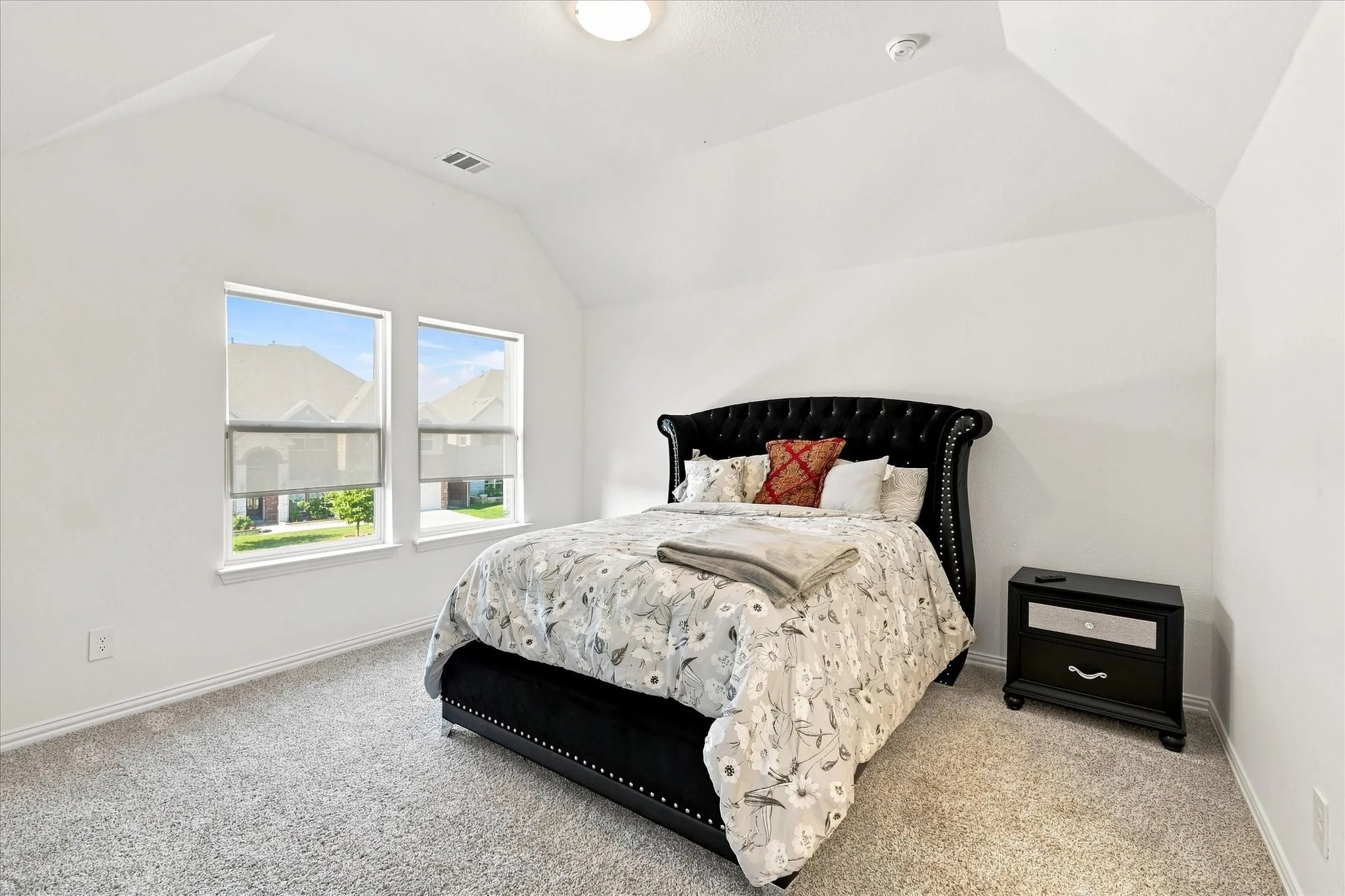 Single Family Residence For Sale in Tarrant County , 524 Long Meadow Drive, Haslet, Texas 76052, 6 Bedroom, 4 Bathroom, 2 Garage spaces, 4,016 Sqft, built in 2021, mls#21368027, Real Estate Agent in Haslet, Homes For Sale in Tarrant county, Homes For Sale in Haslet, Realtor in Haslet Texas, Real Estate Brokerage Independent Realty Texas, Luminita Cordes Realtor