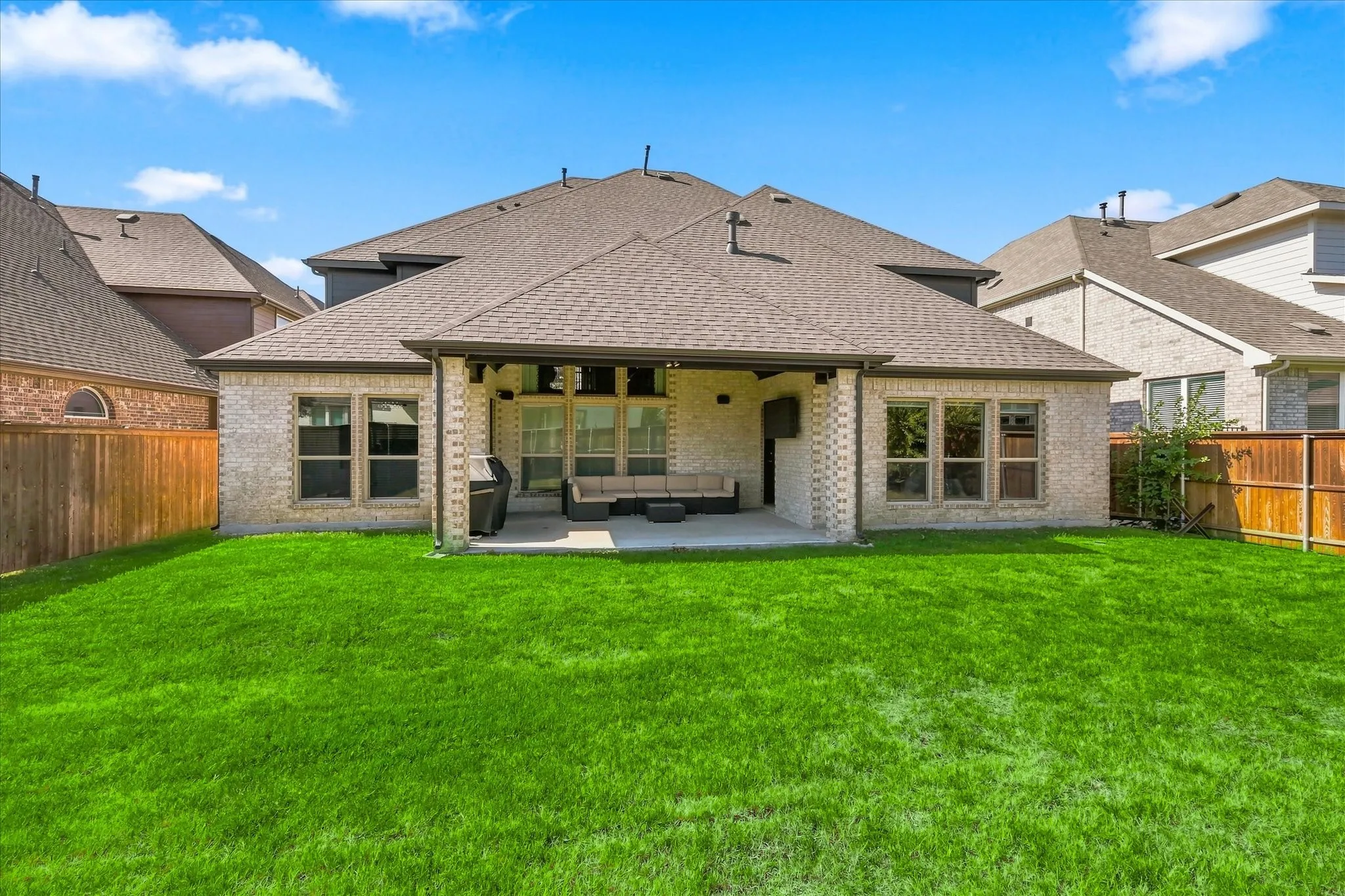 Single Family Residence For Sale in Tarrant County , 524 Long Meadow Drive, Haslet, Texas 76052, 6 Bedroom, 4 Bathroom, 2 Garage spaces, 4,016 Sqft, built in 2021, mls#21368027, Real Estate Agent in Haslet, Homes For Sale in Tarrant county, Homes For Sale in Haslet, Realtor in Haslet Texas, Real Estate Brokerage Independent Realty Texas, Luminita Cordes Realtor